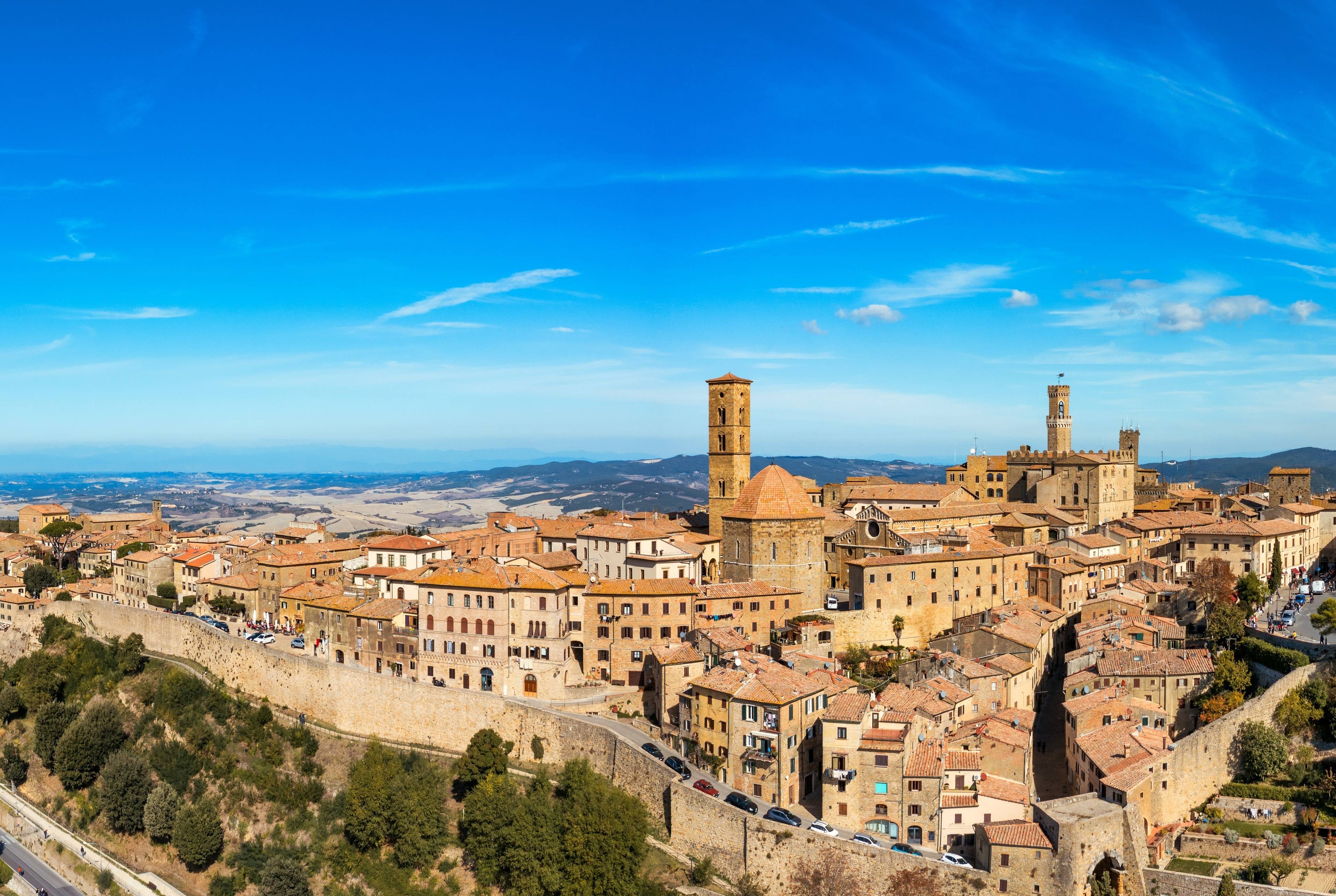 An Immersive Day Trip Through the Medieval Atmosphere of Tuscany