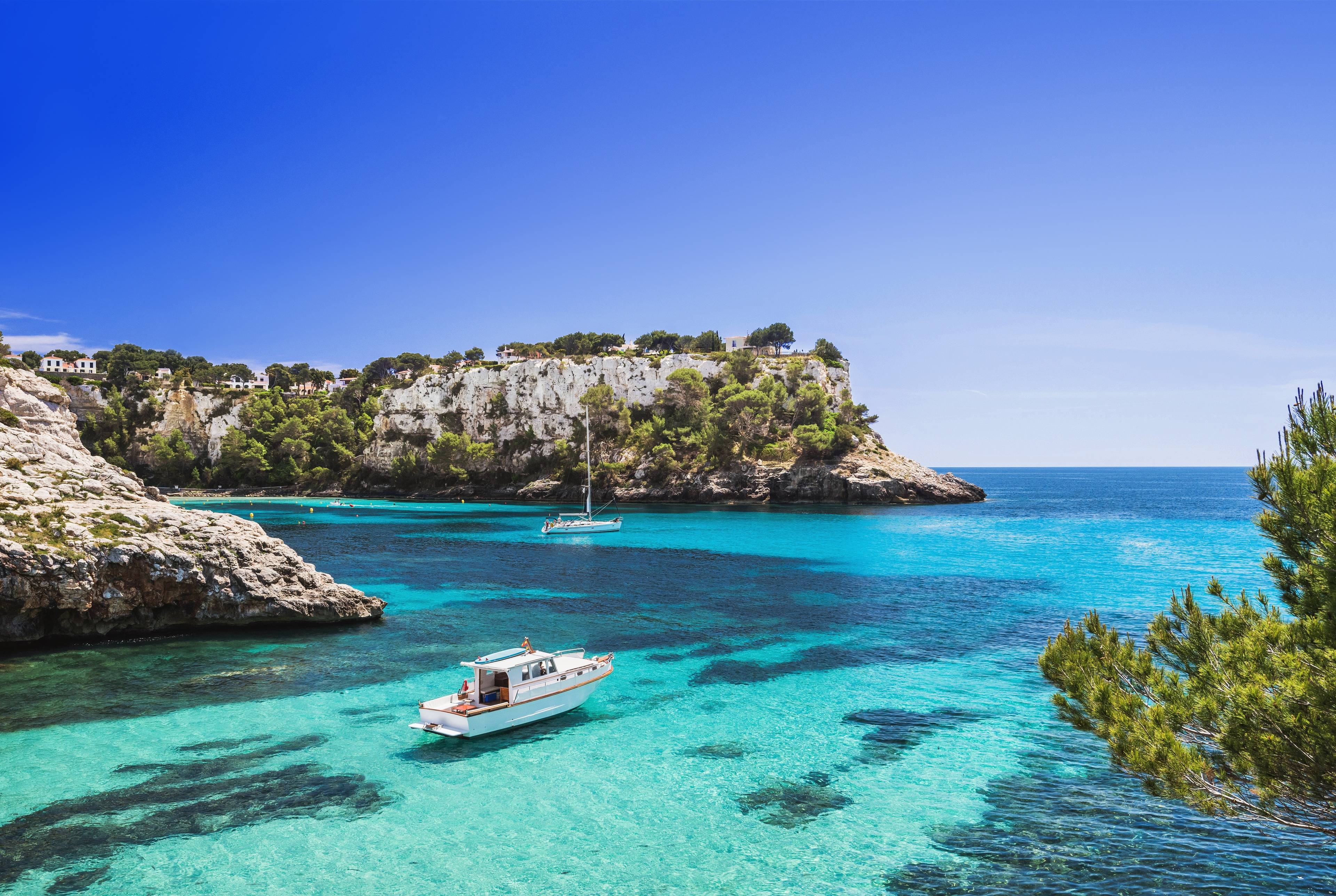 Un día de historia y playas paradisíacas en Menorca