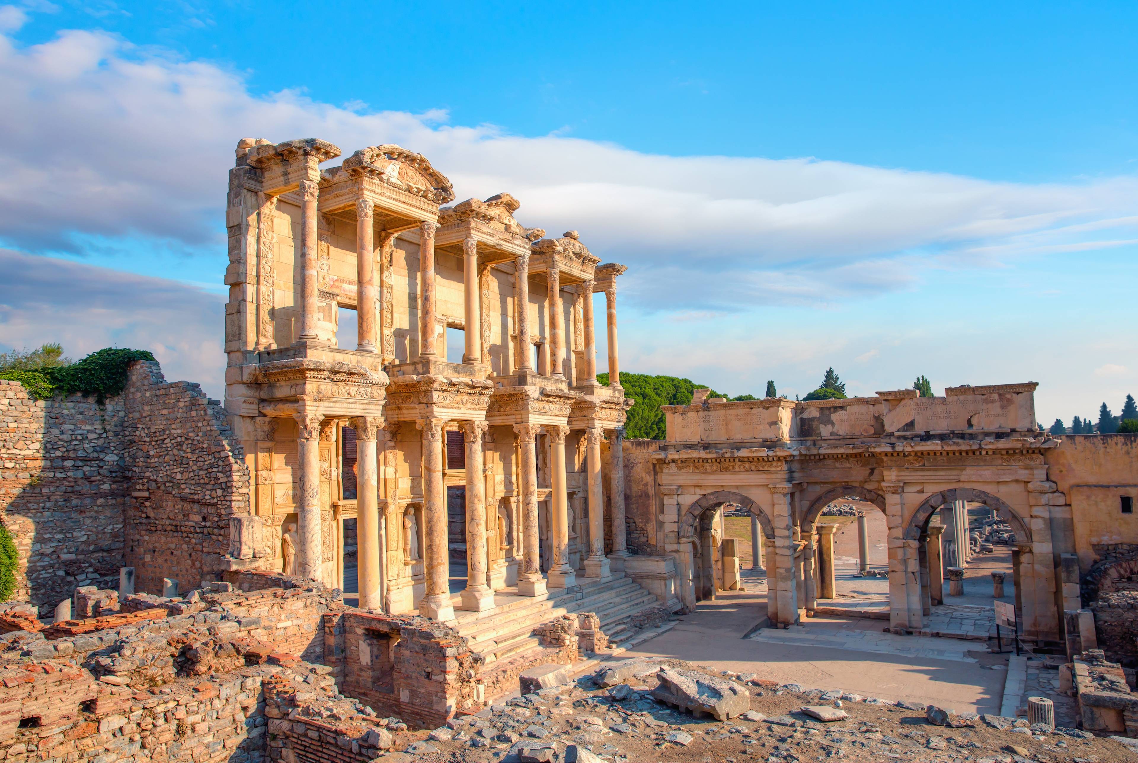Ancient Roman Sites and Turkish Cultural Experiences Around the Aegean