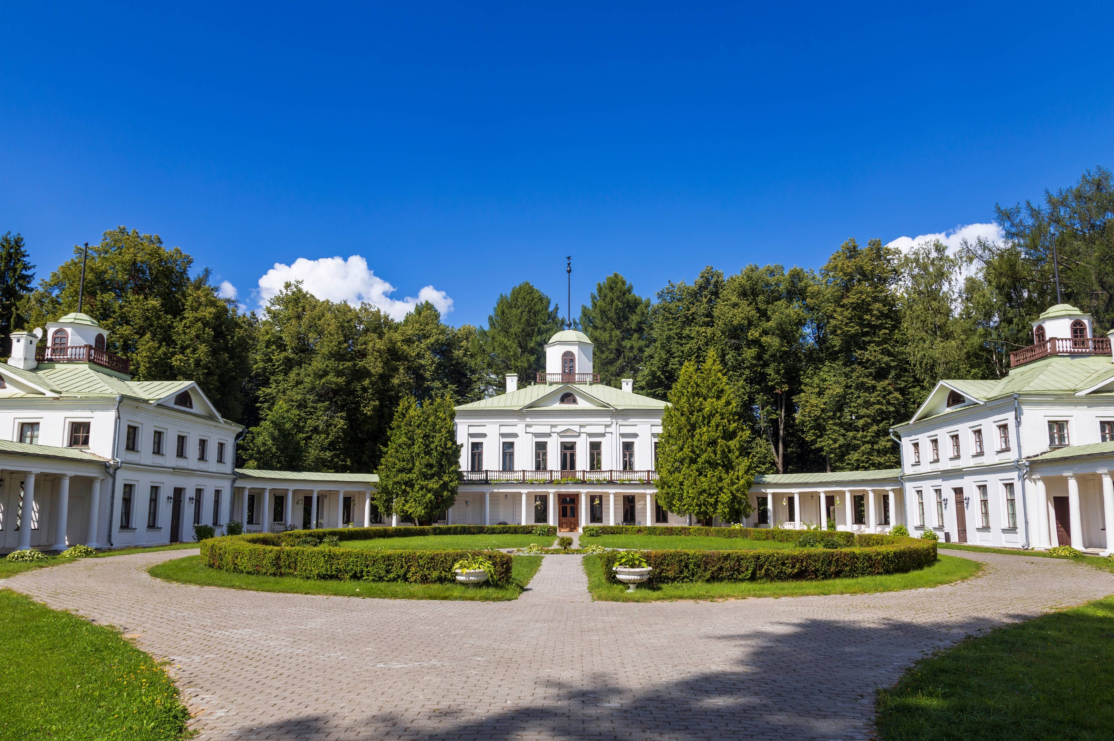 Serednikovo Estate