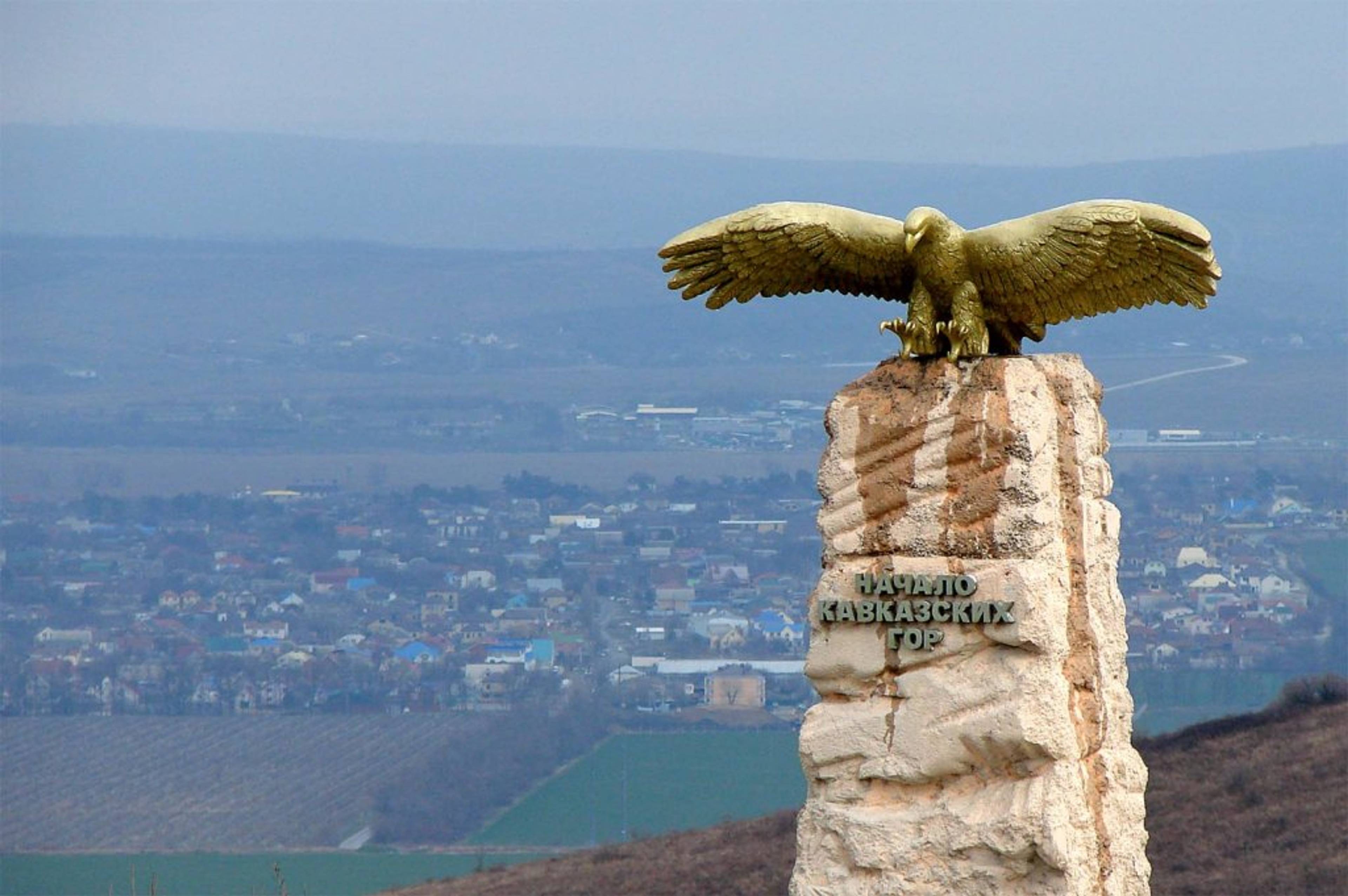 Monument stele Hovering eagle
