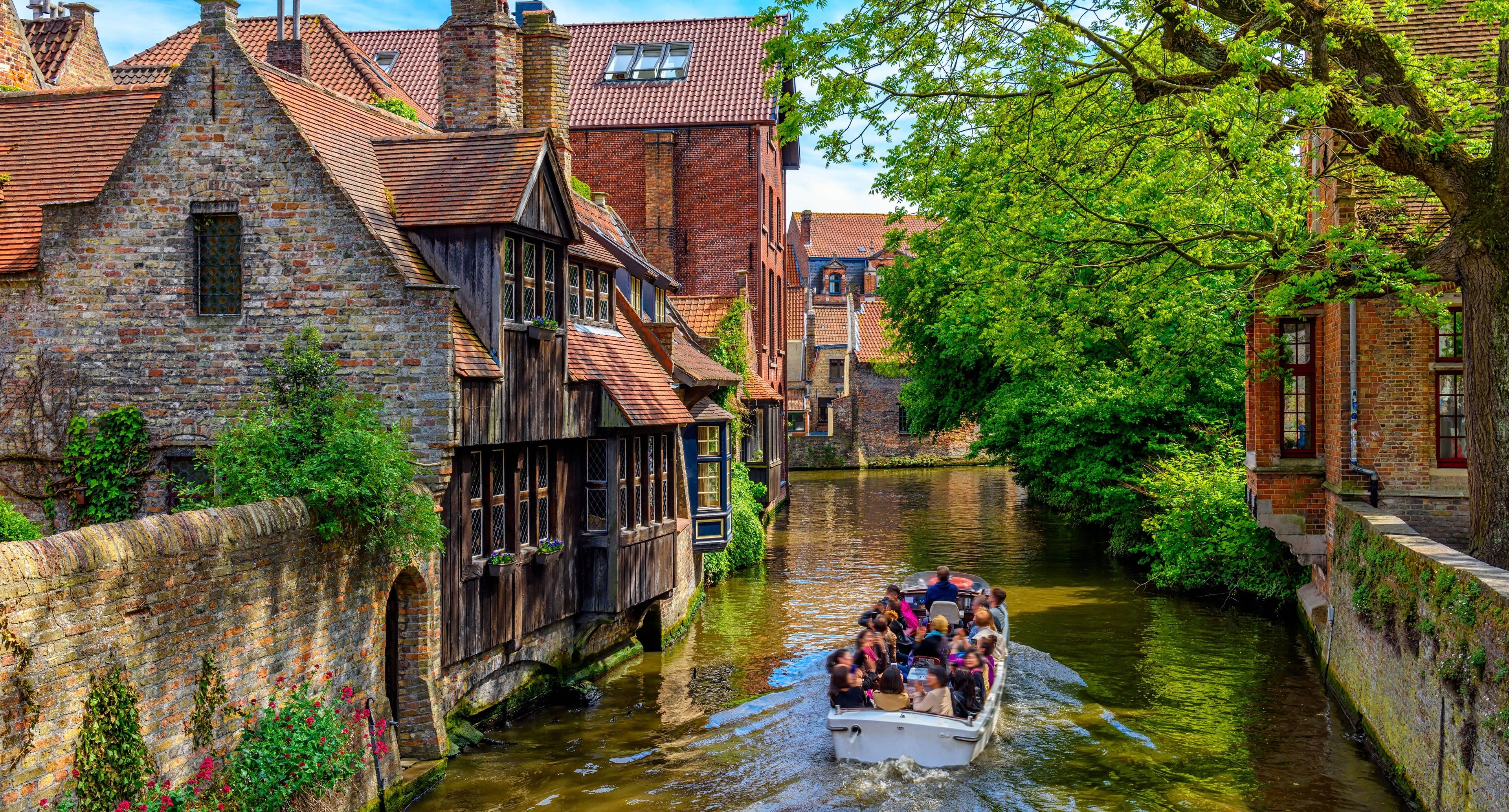 Navigation Between Canals and Amusement Park