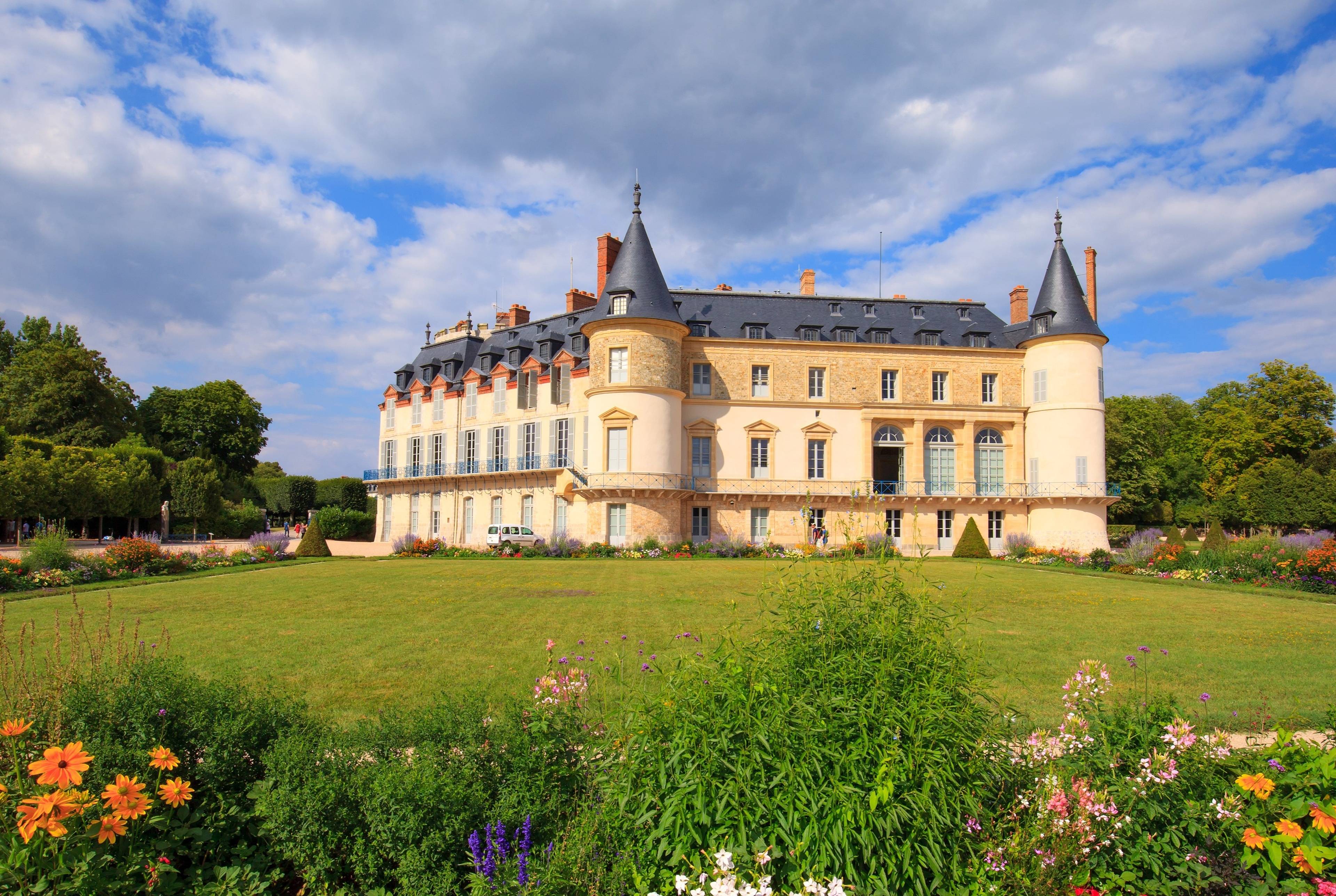 Road Trip Exploring Rambouillet Castle and Forest 