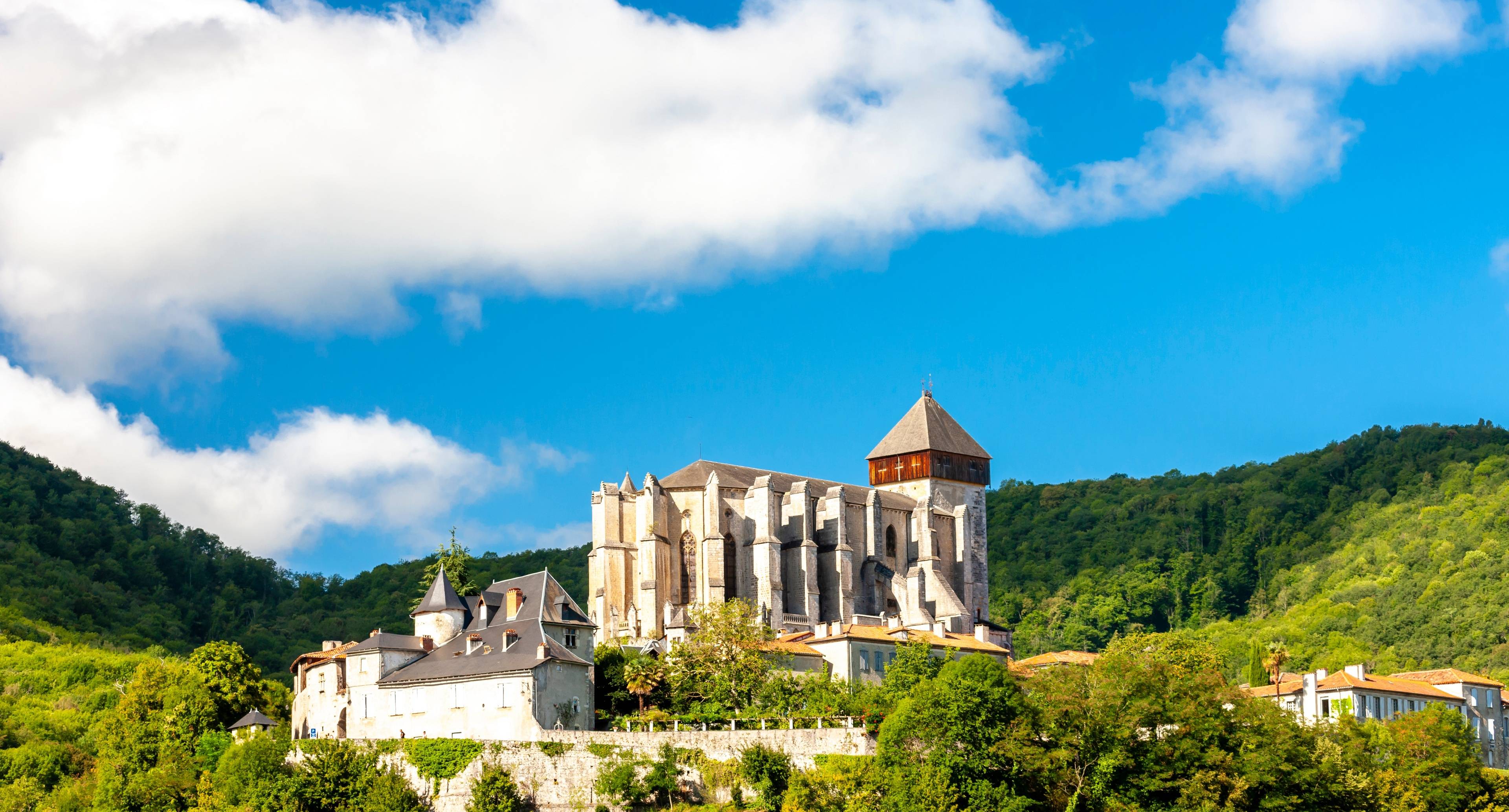 Discovering Gargas Caves, Saint-Bertrand Des Comminges and Pau