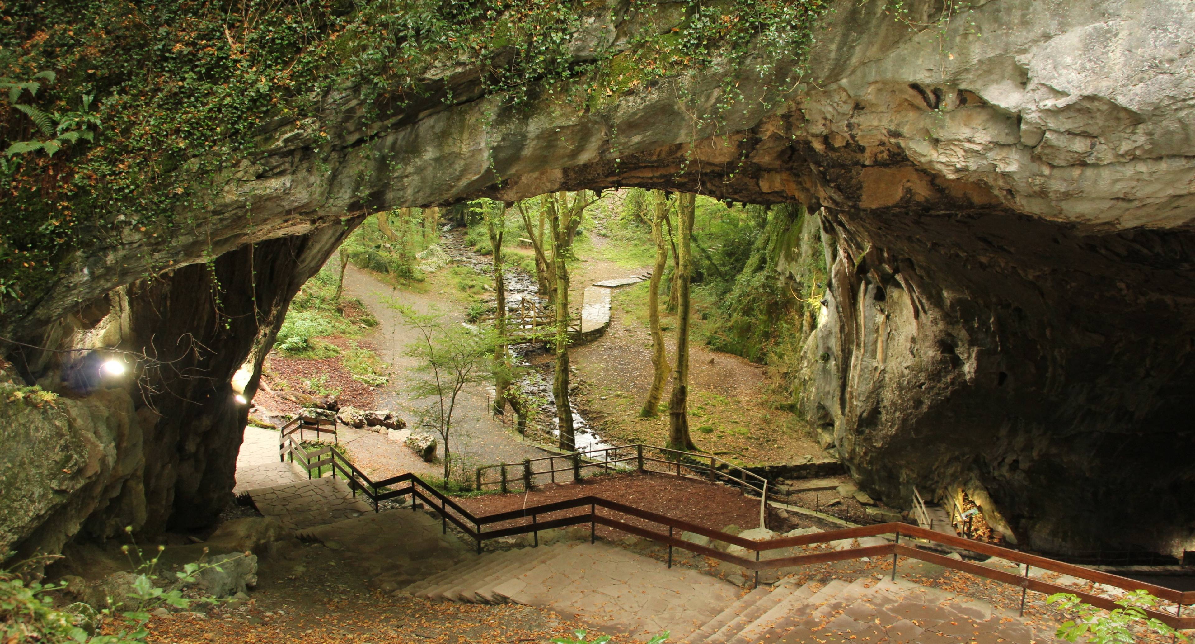 Zuggaramurdi Witches Museum and Caves, Basque Cuisine and Art