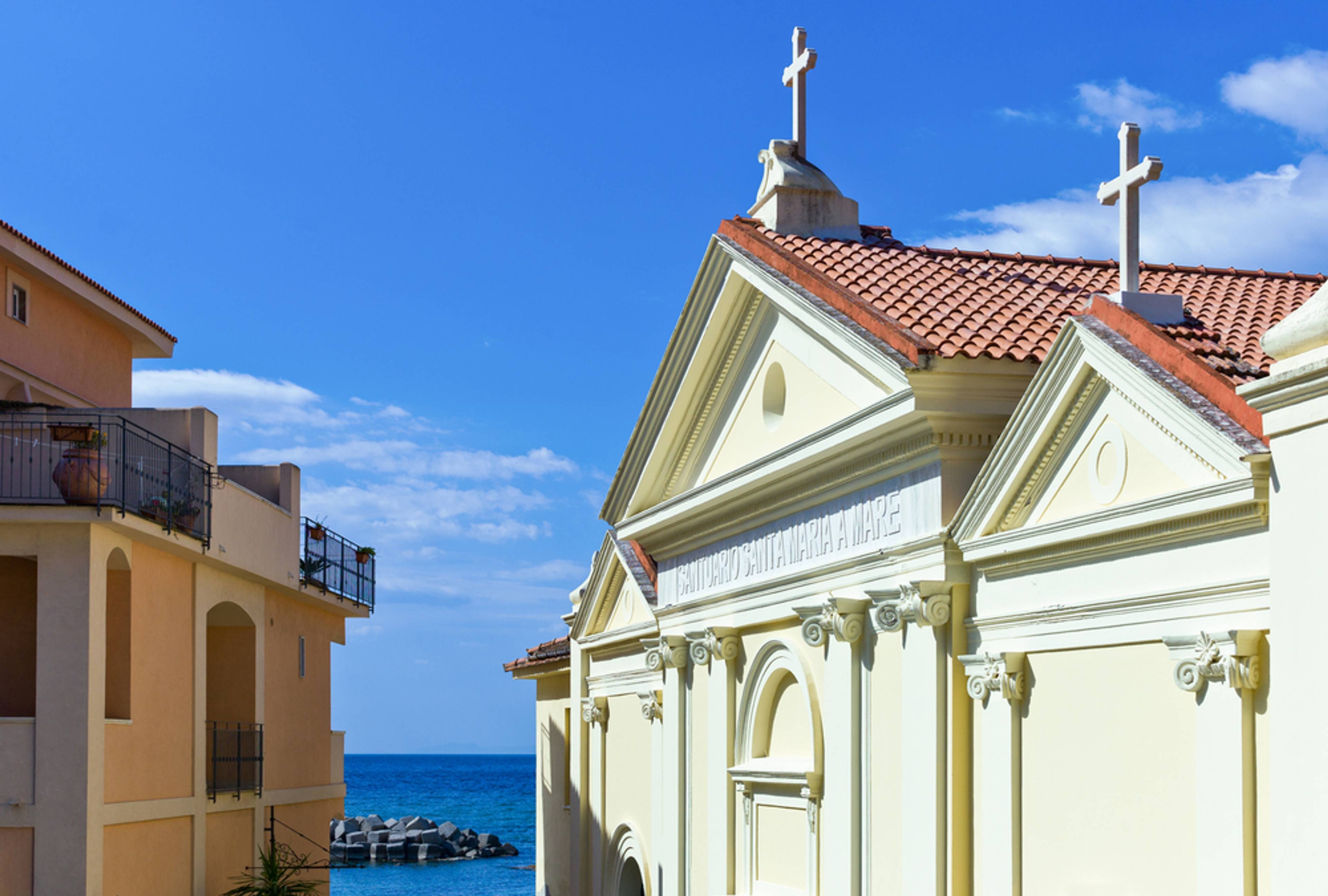 Basilica Pontificia Santa Maria De Gulia