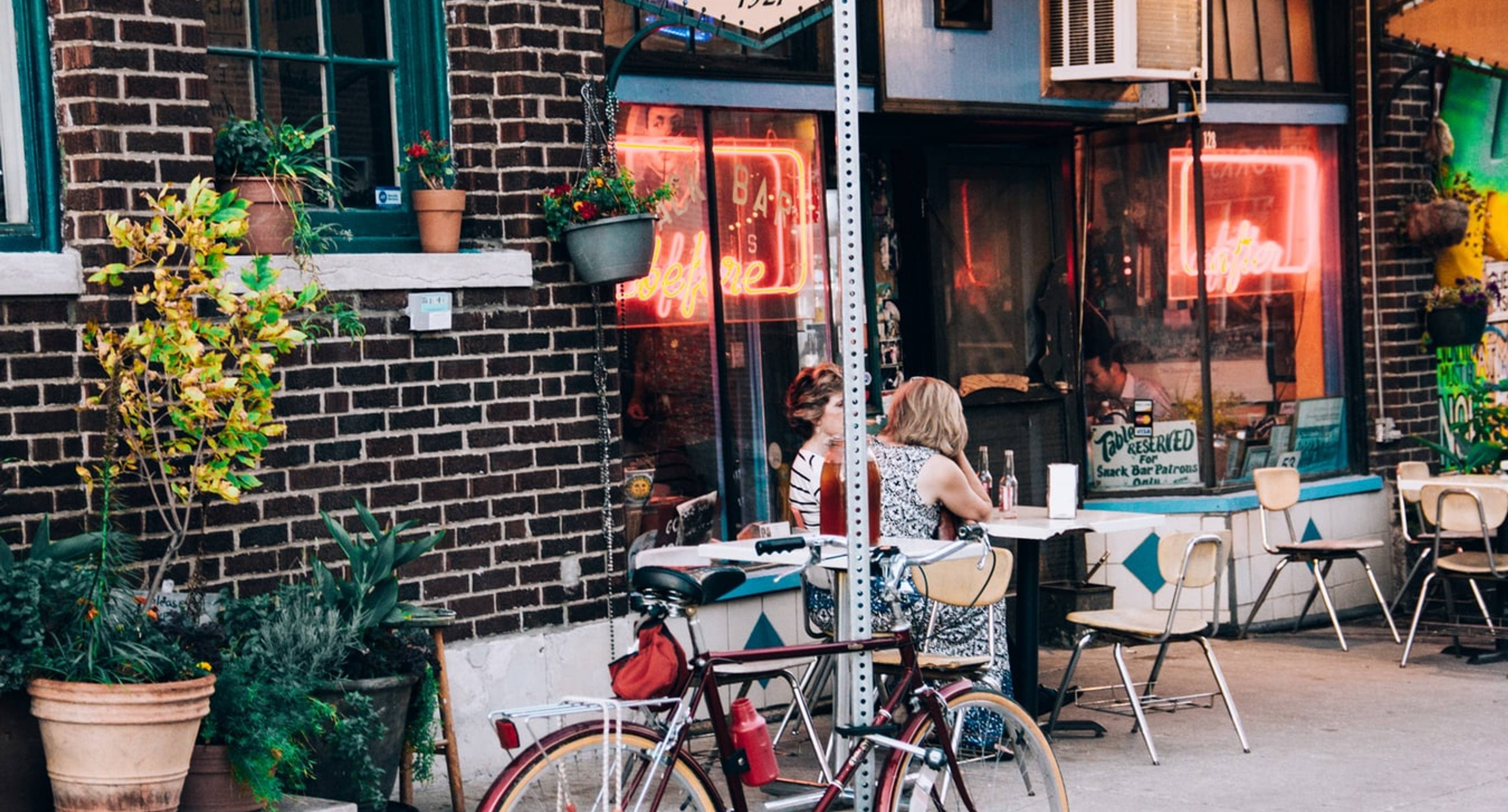 Frühstück in einem gemütlichen Cafe