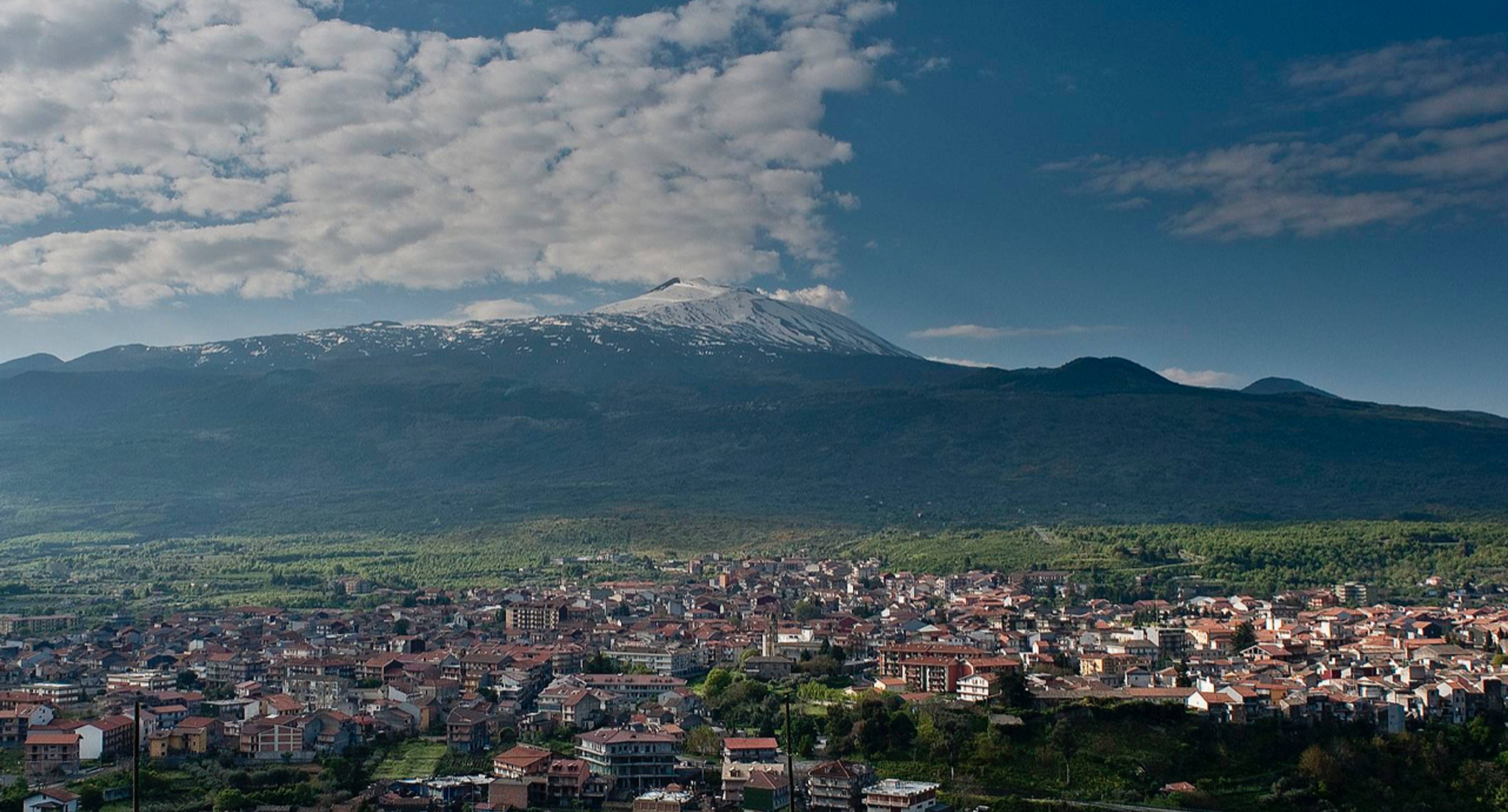 Entre le volcan Etna et les monts Nebrodi