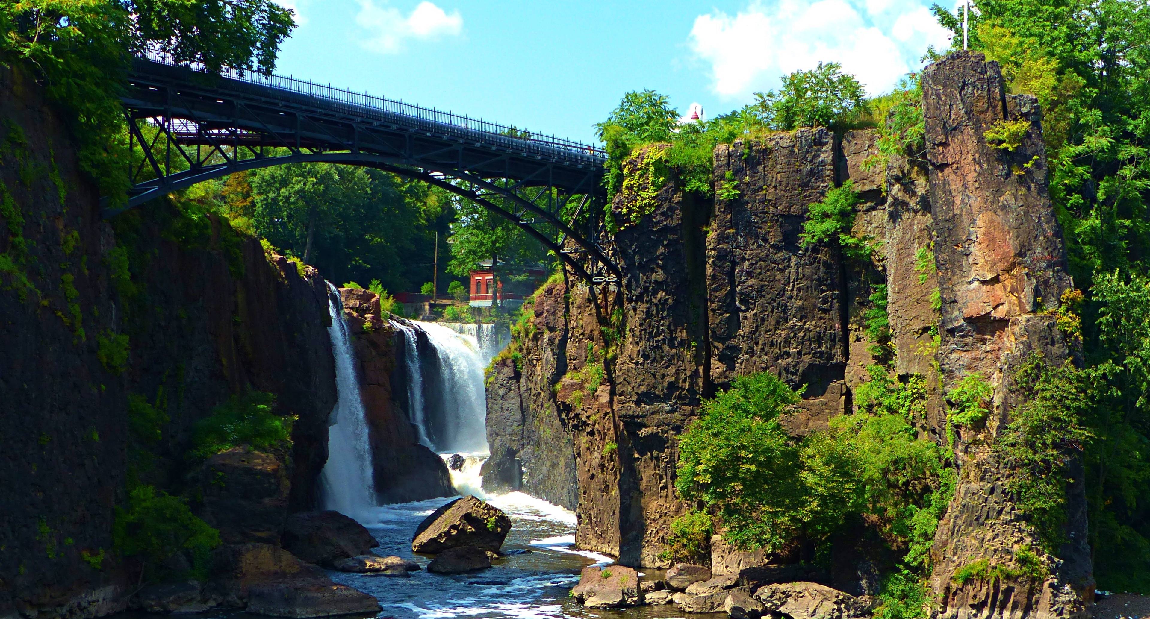 Wasserfälle und Berge in der Delaware Water Gap