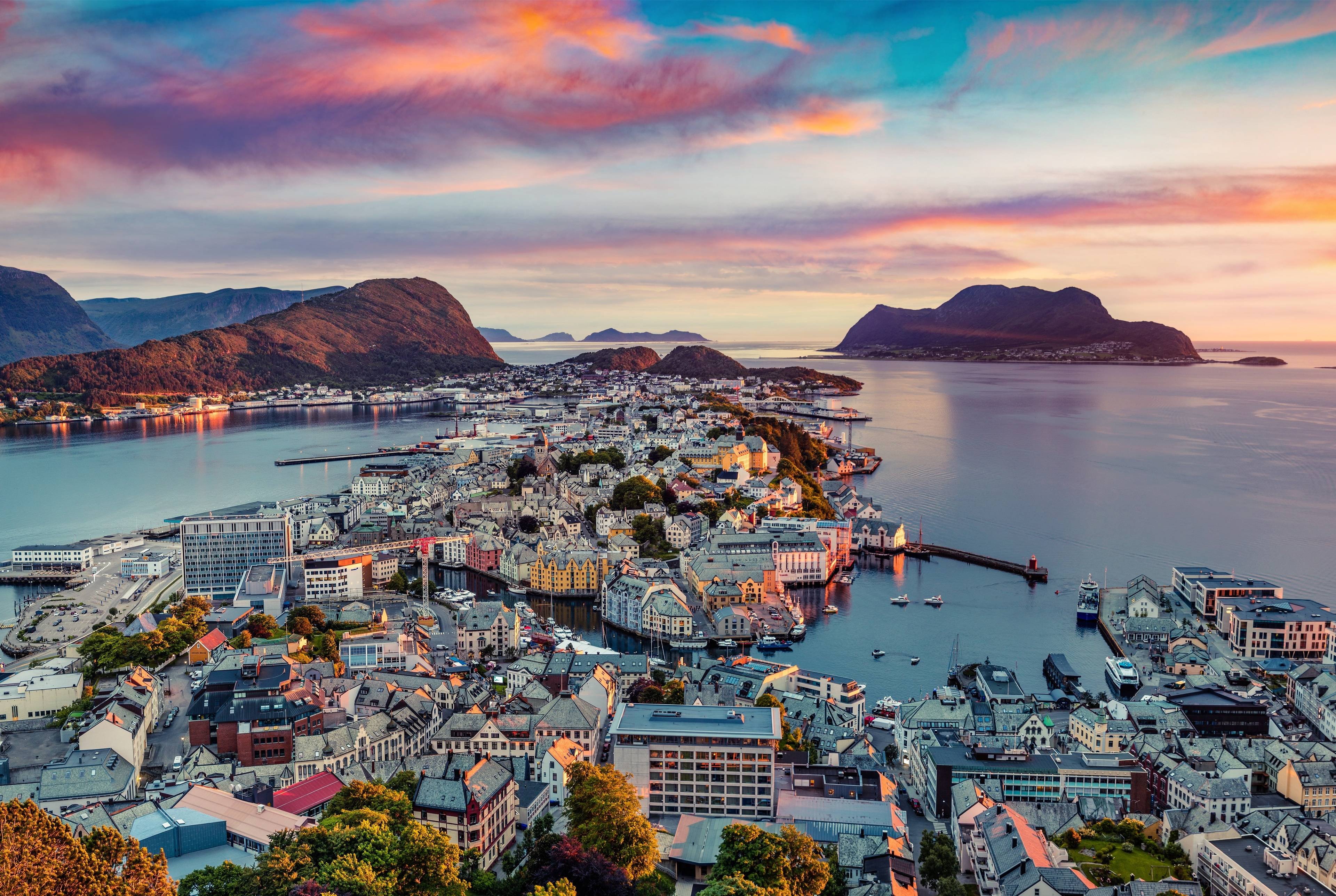 Una aventura por los fiordos de la ciudad más bonita de Noruega