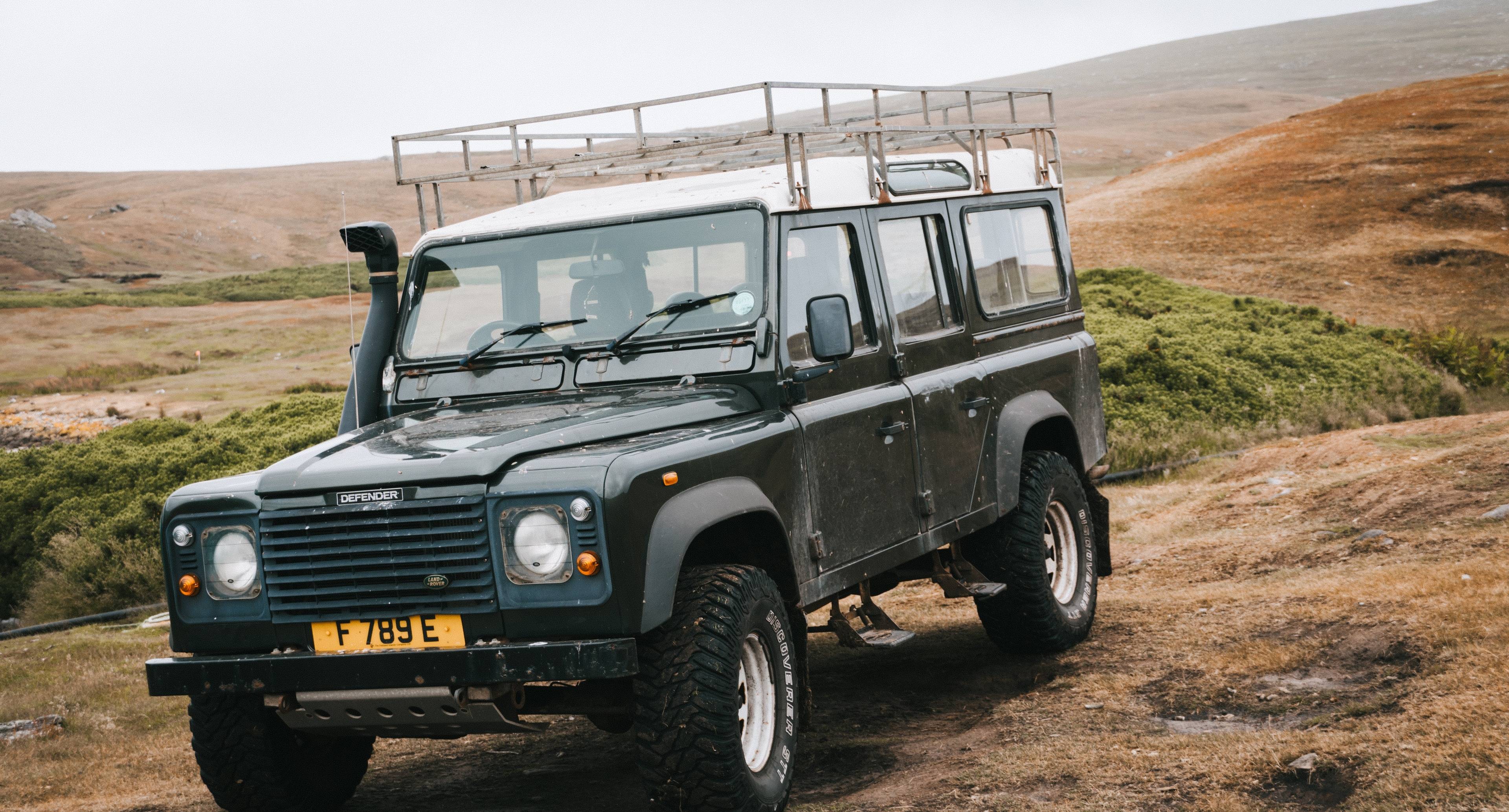 Machen Sie eine Werksbesichtigung bei Land Rover und besuchen Sie das Motorradmuseum von Solihull