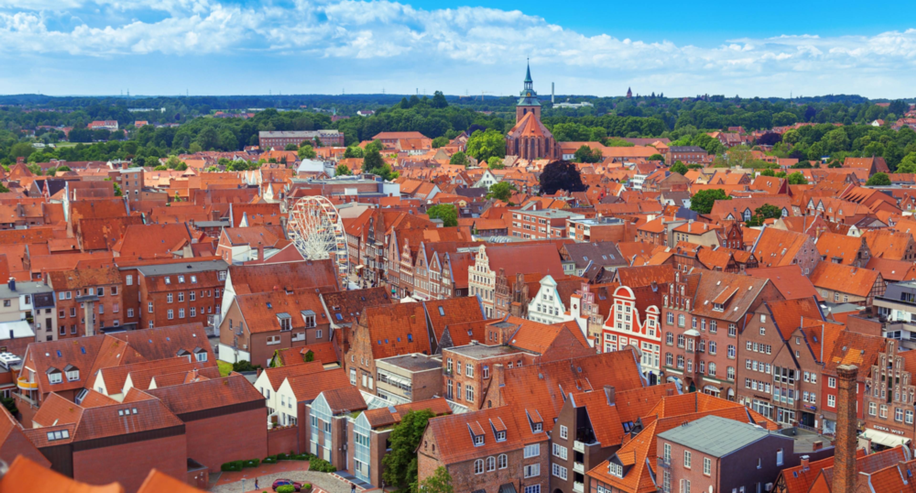 Exploring and Learning in Luneburg