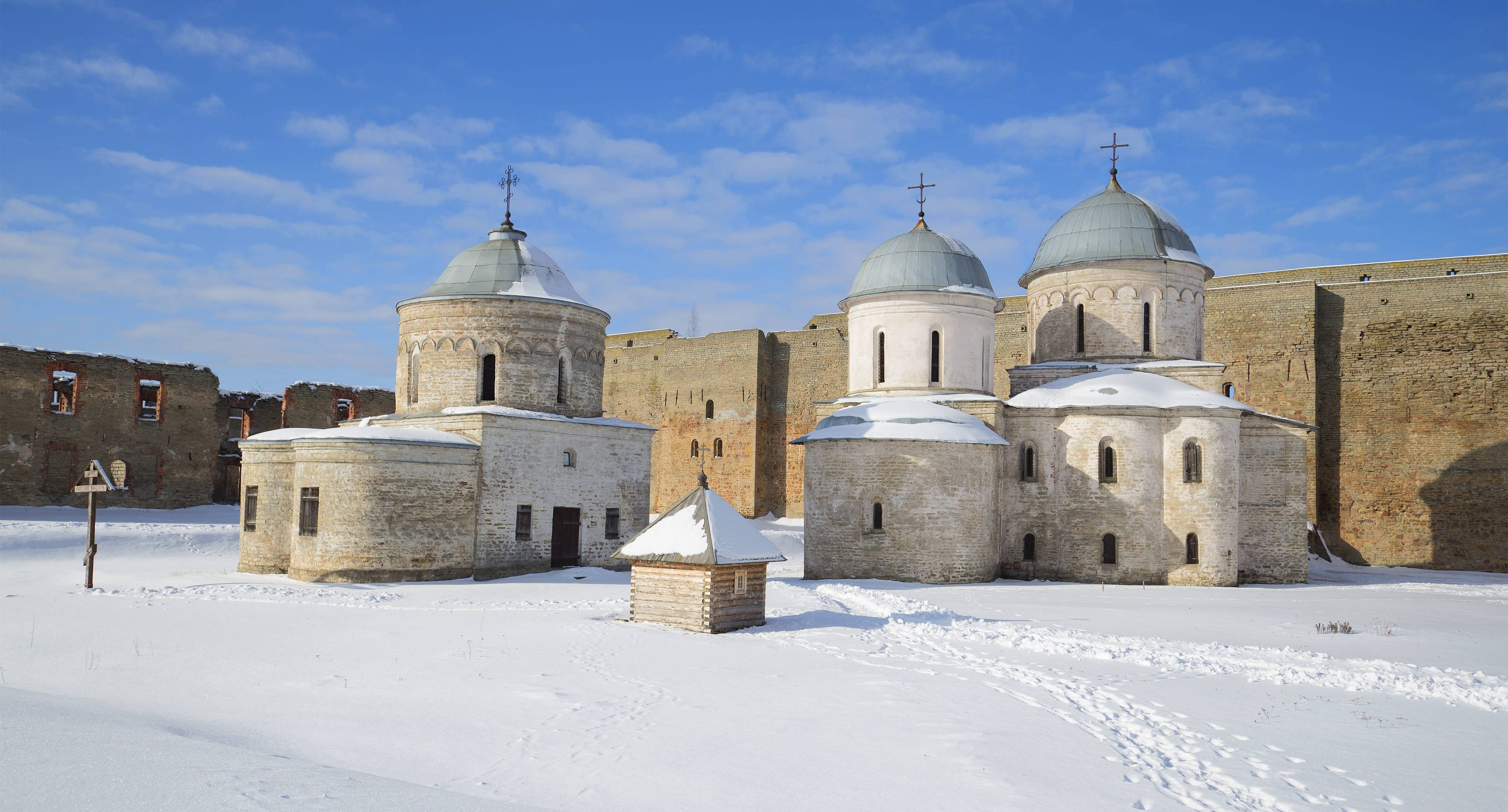 Narva-Schloss, Ivangorod-Festung und Abendessen in einem Restaurant am Ufer des Peipsi-Sees.