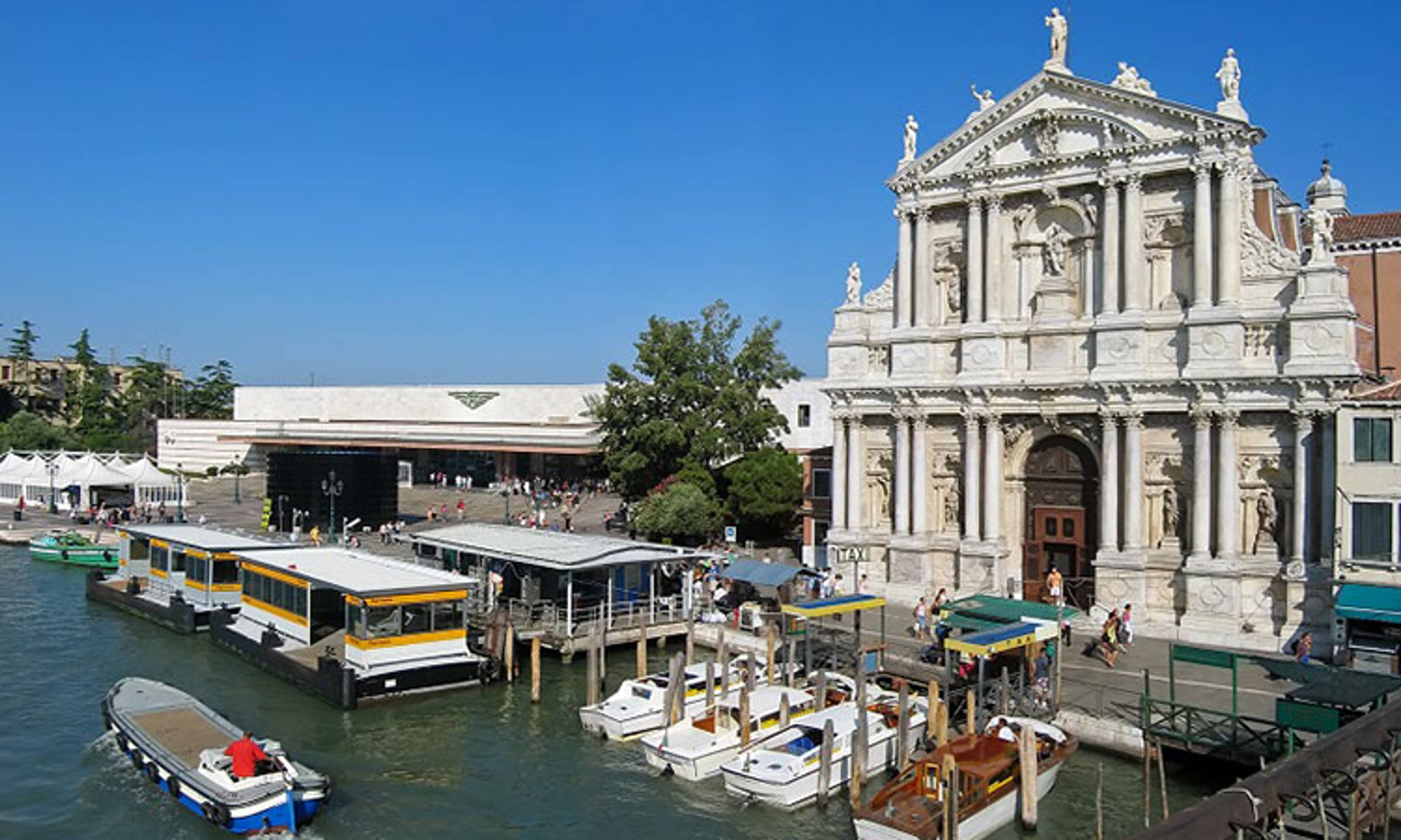 Stazione Venezia S. Lucia. Lucía