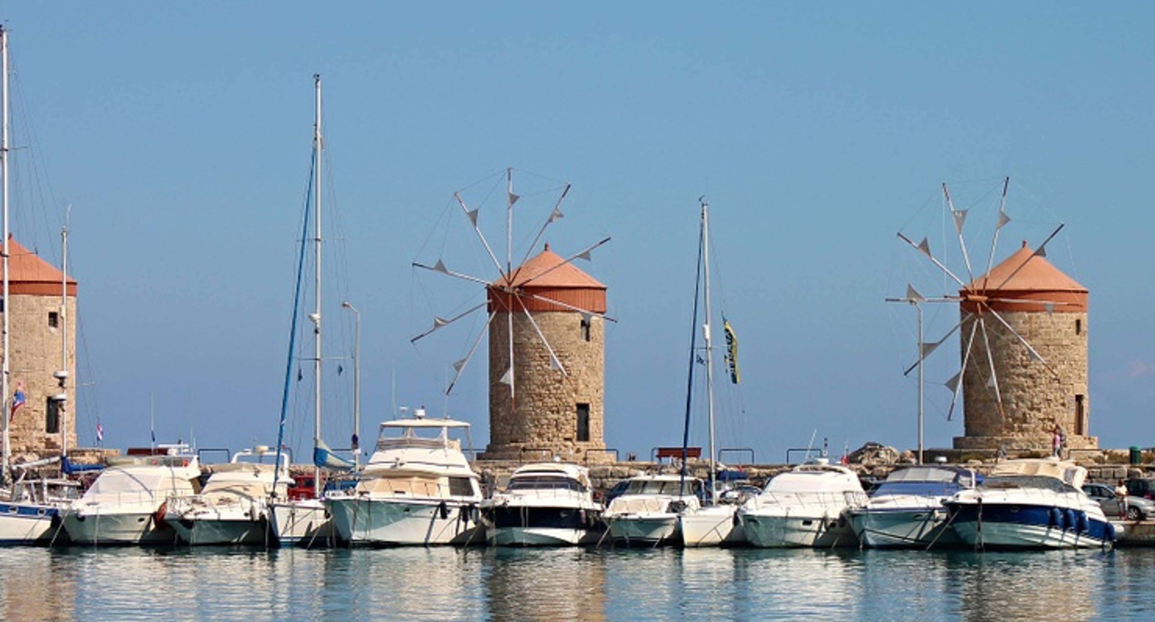 Mandraki Port