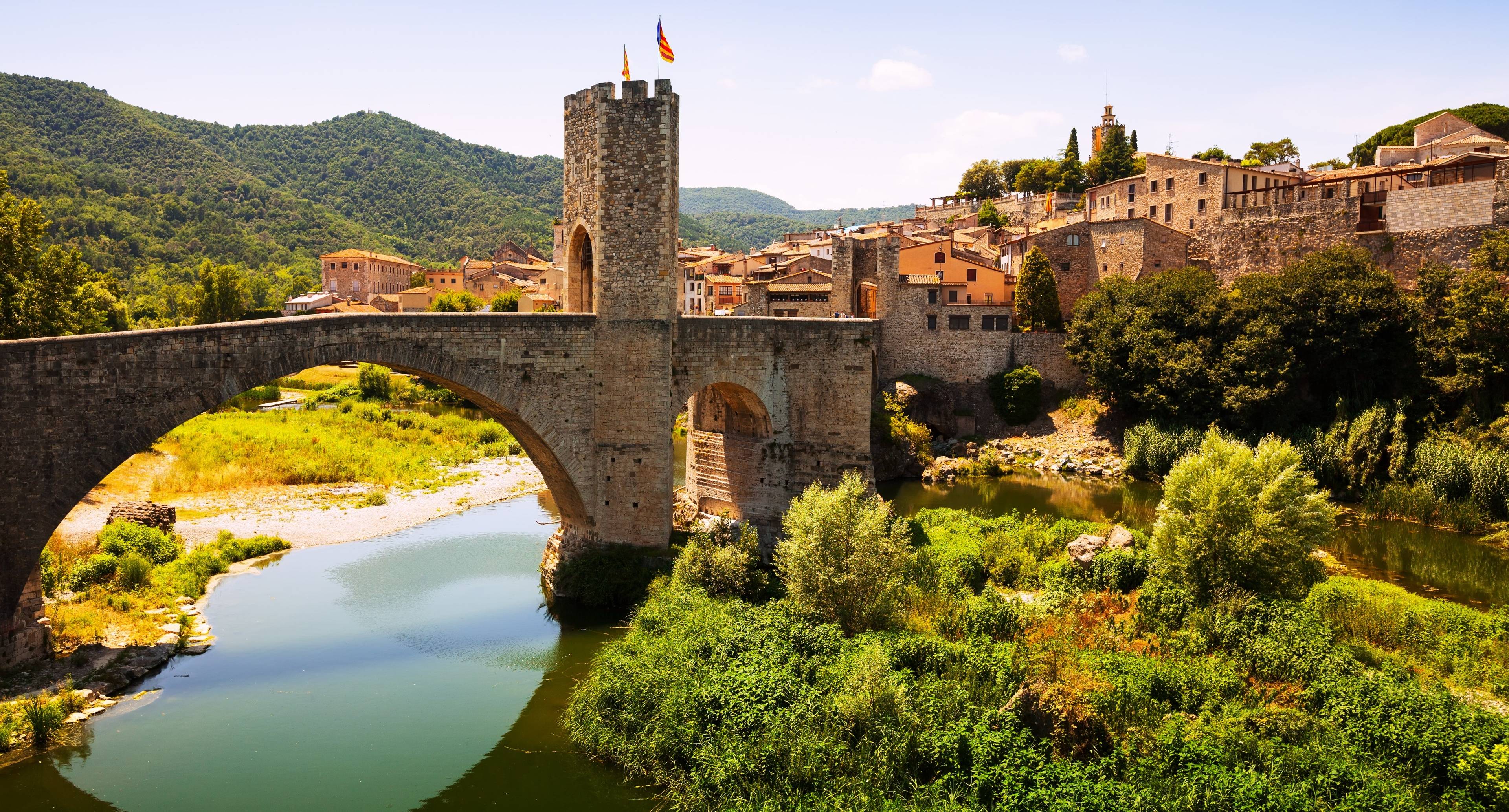 Vic und die mittelalterliche Stadt Besalu