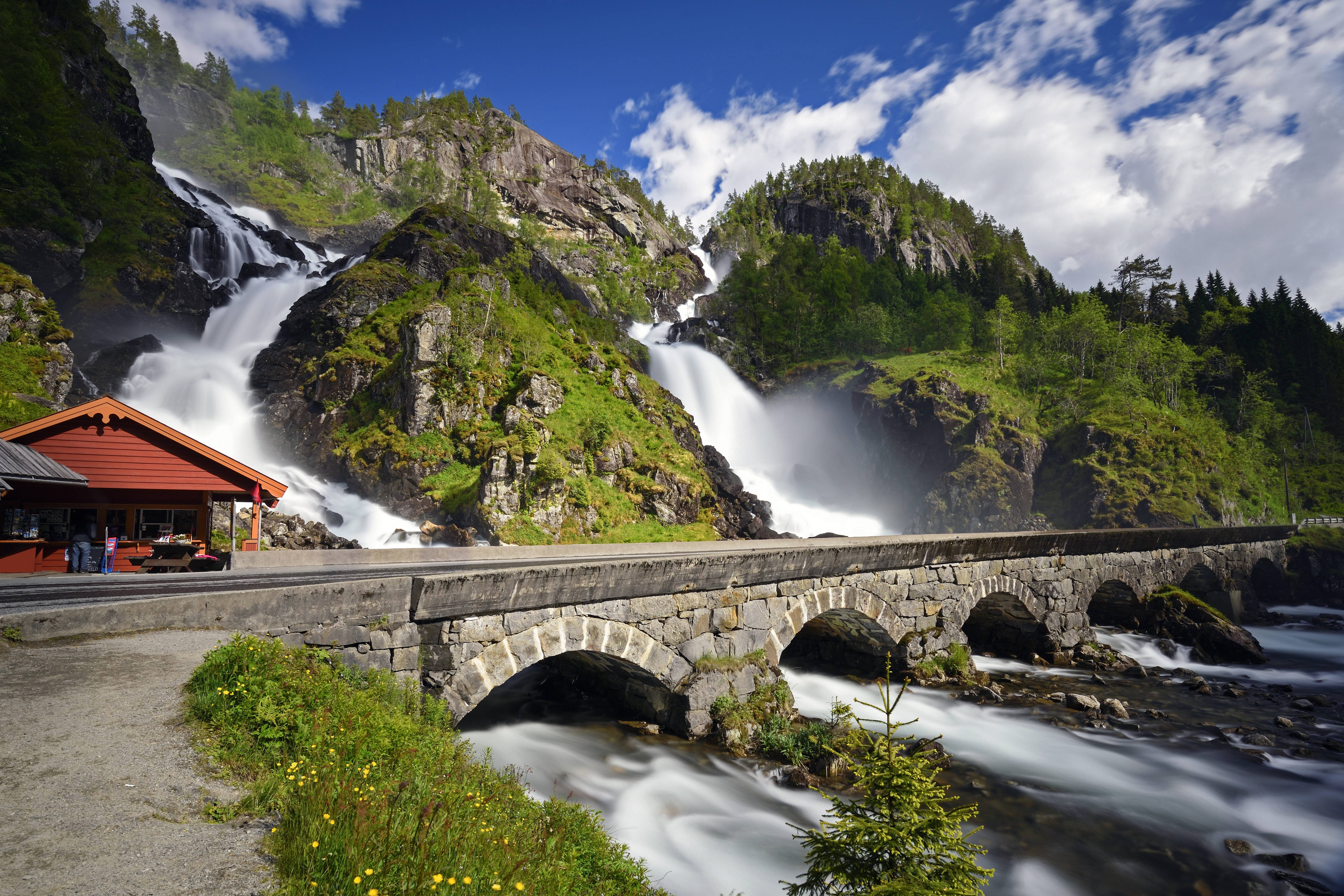 Låtefossen Waterfall