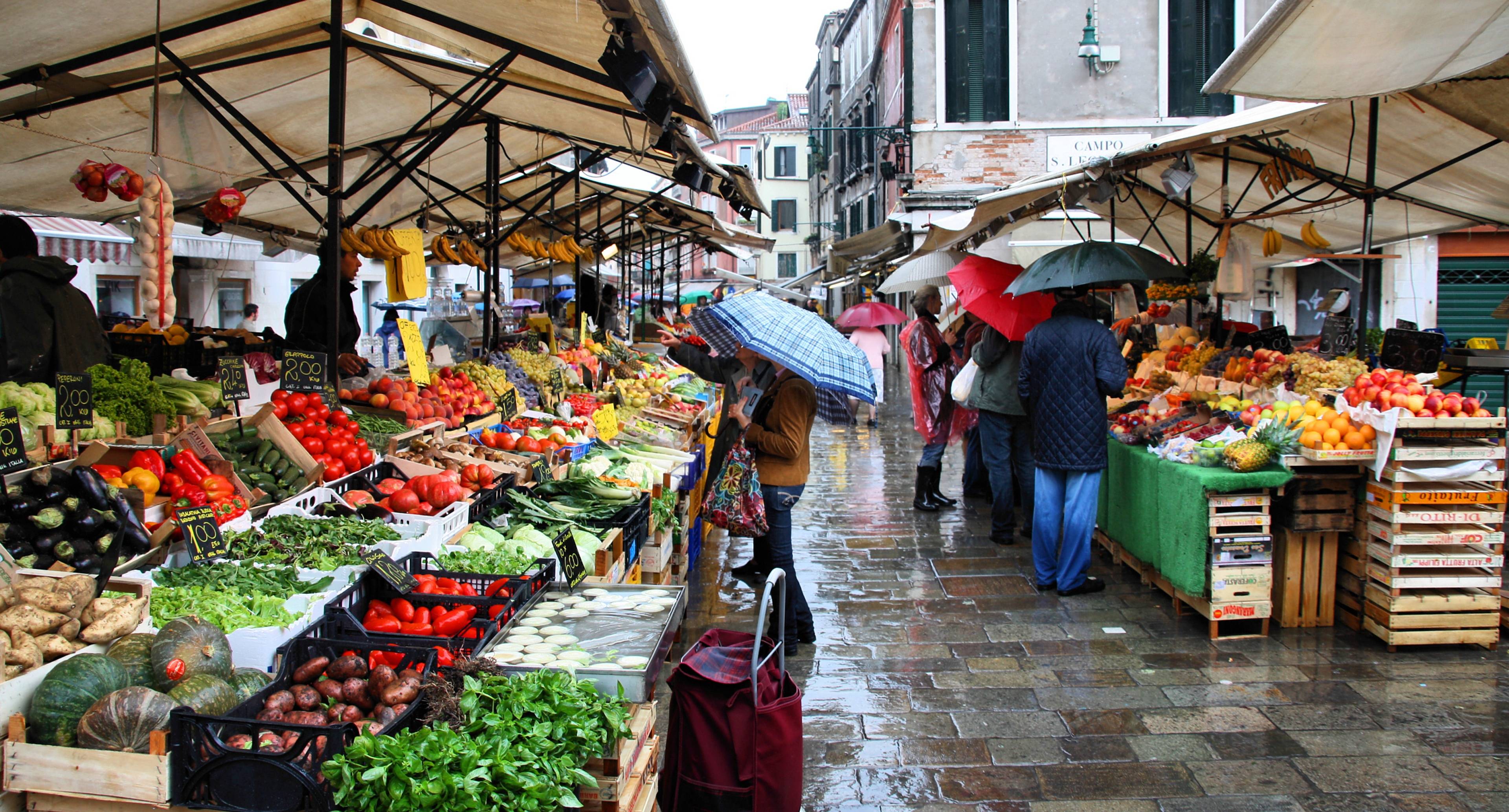 Medieval gastronomic traditions