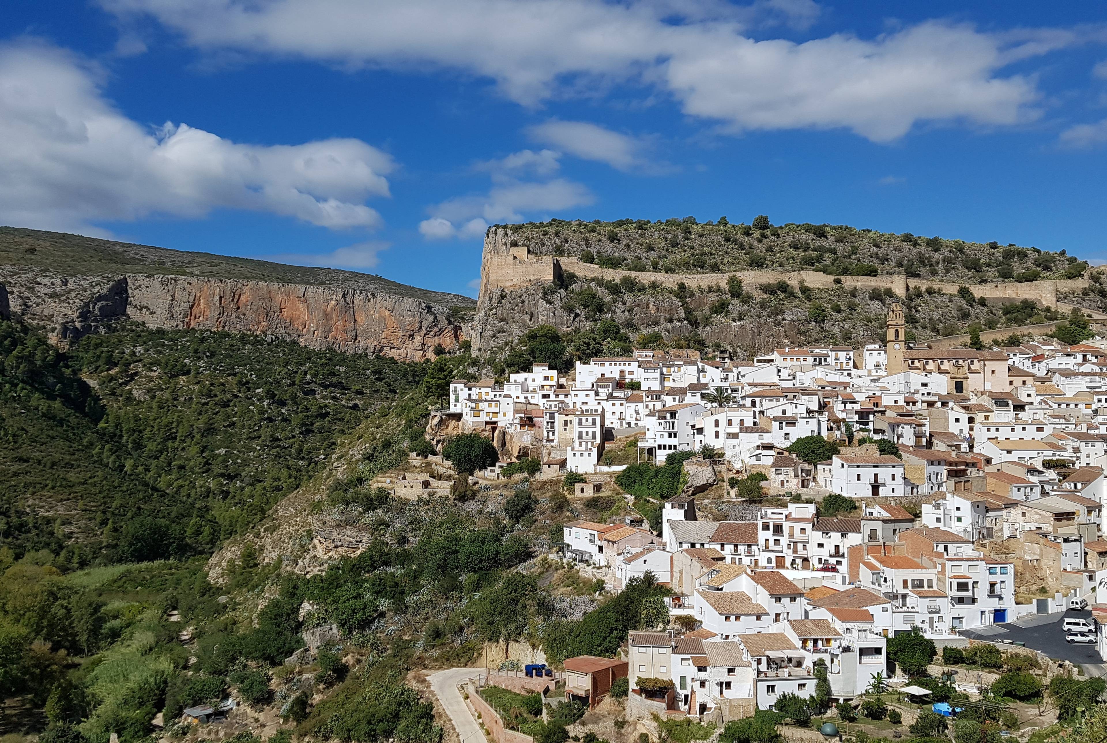 Chelva and Chulilla: Nature Trekking, Roman Aqueducts, and Mountain Villages