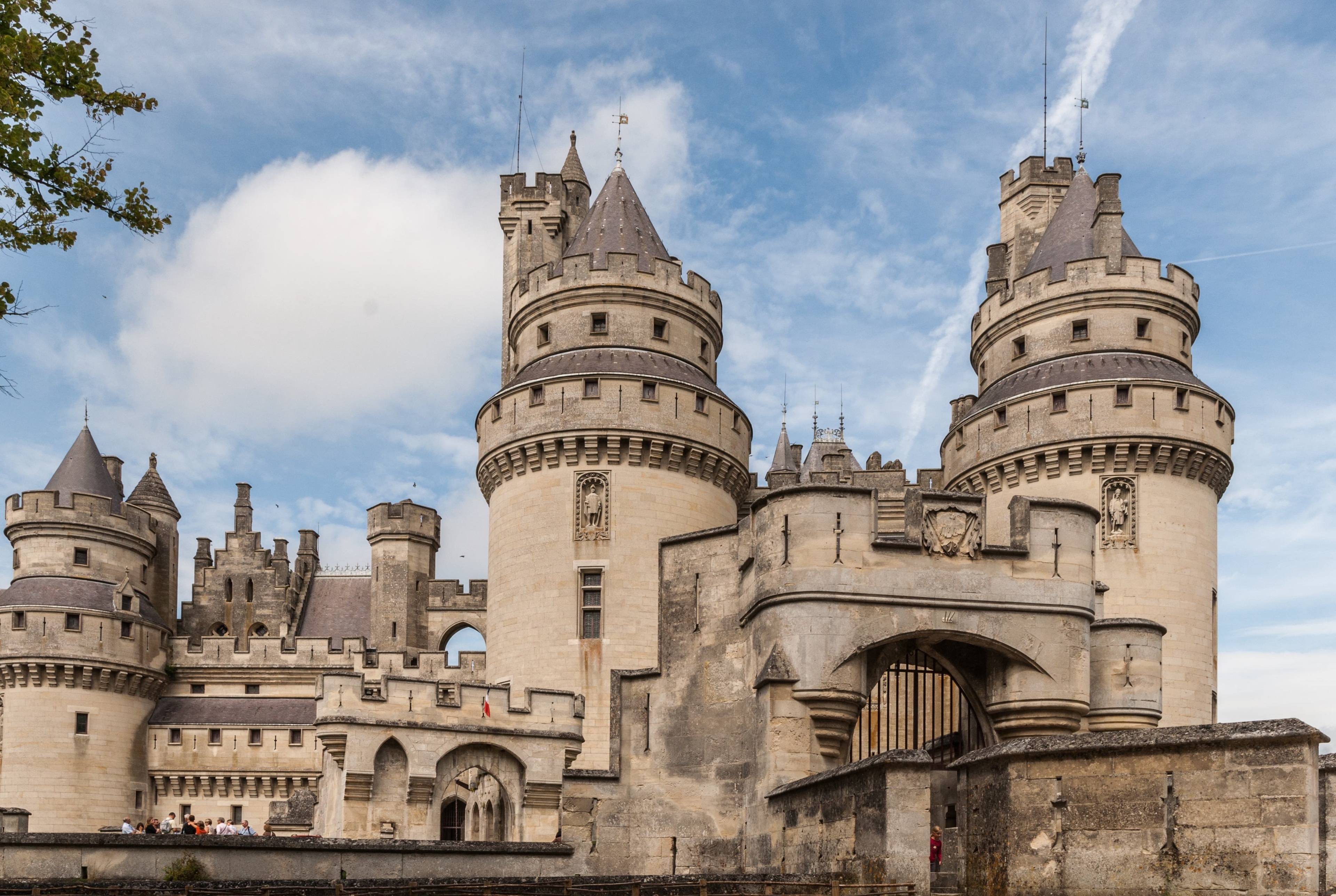 Castles and History in the District of Oise: Road Trip to Pierrefonds and Compiègne