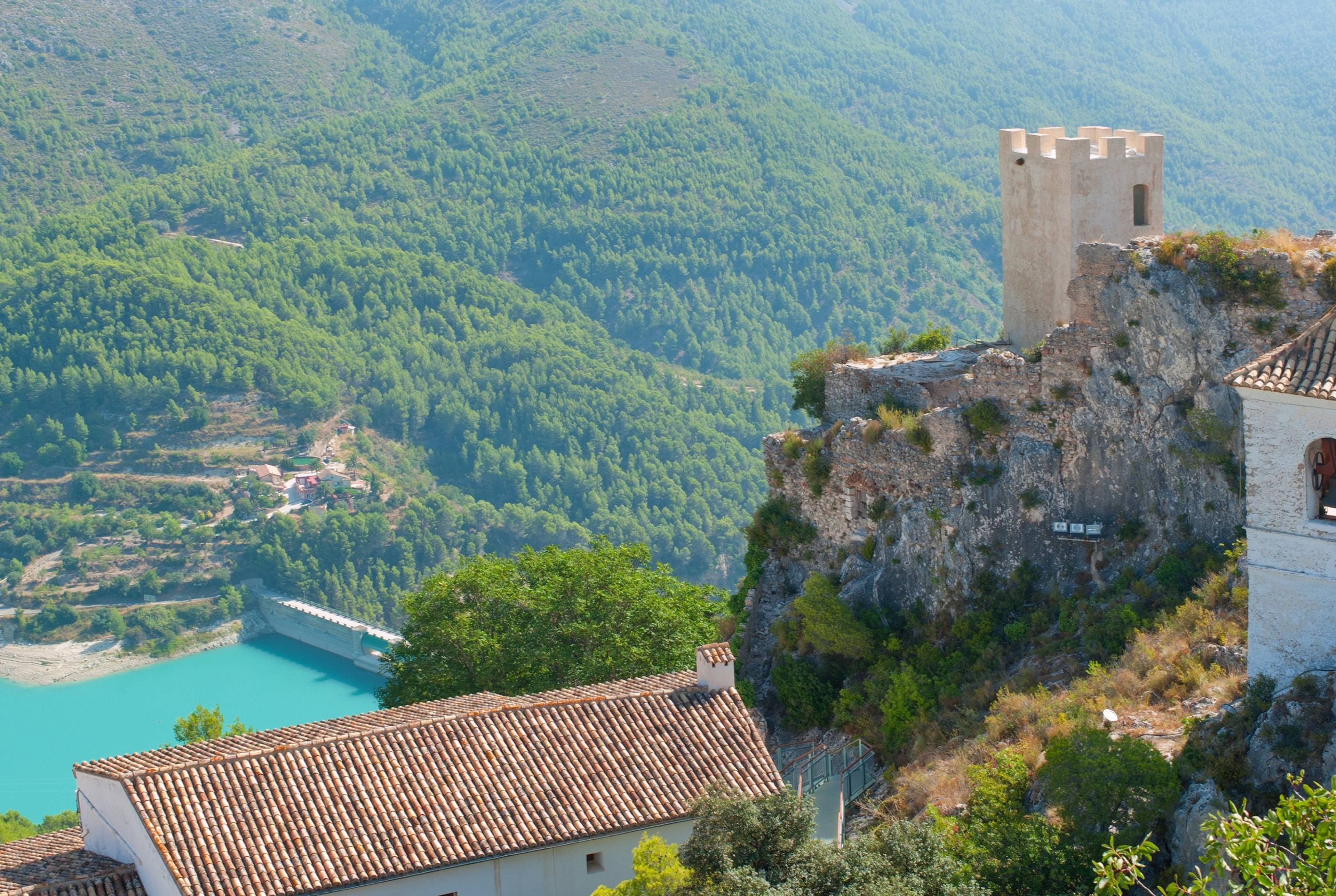 From the Natural Fonts of Algar to Guadalest and Villajoyosa Village