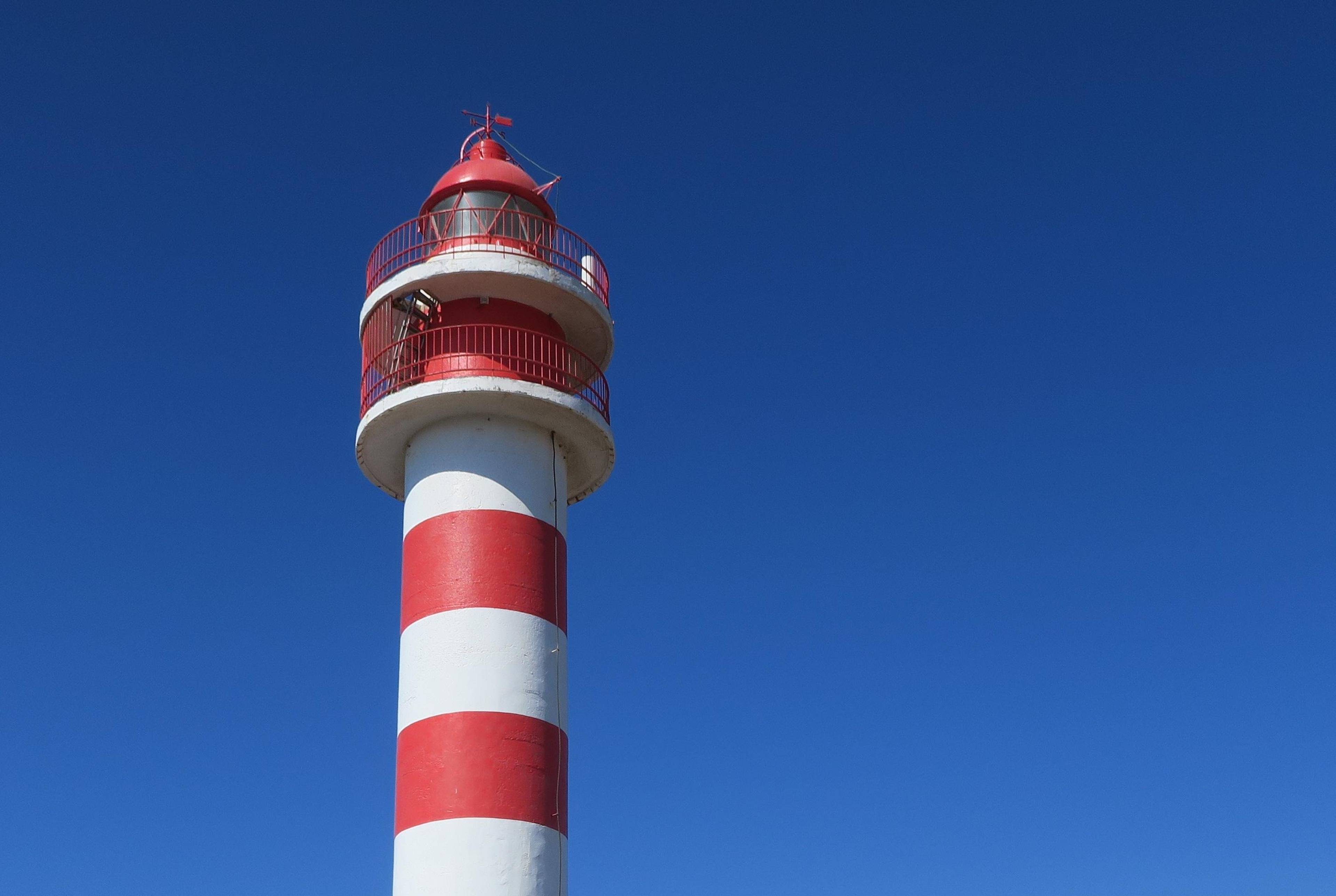 On the Route Connecting Two Lighthouses