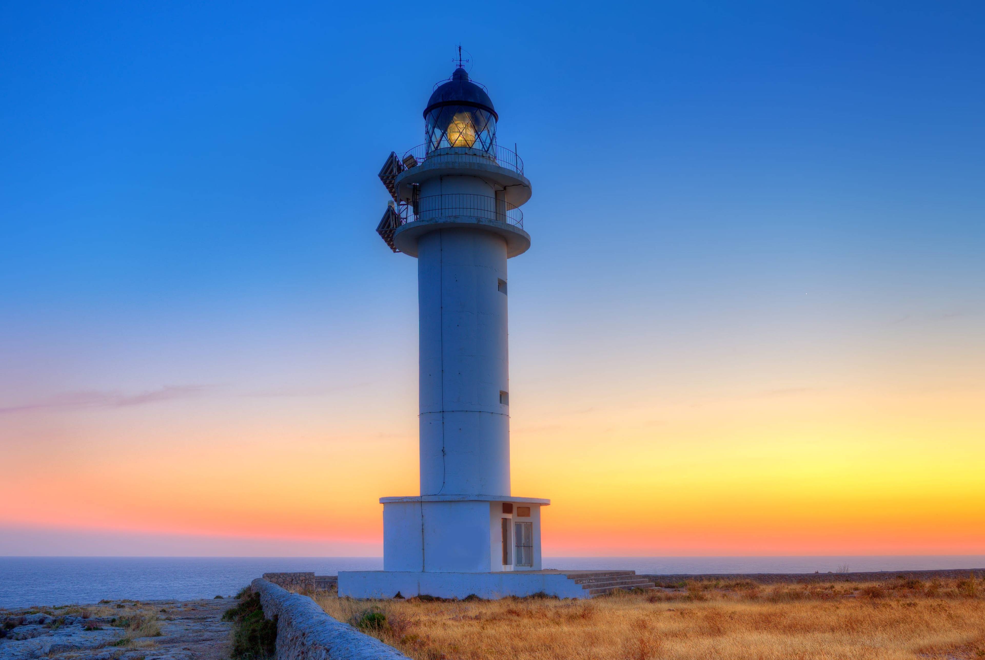 フォルメンテーラ島日帰り旅行 - 洞窟、カヤック、夕焼け