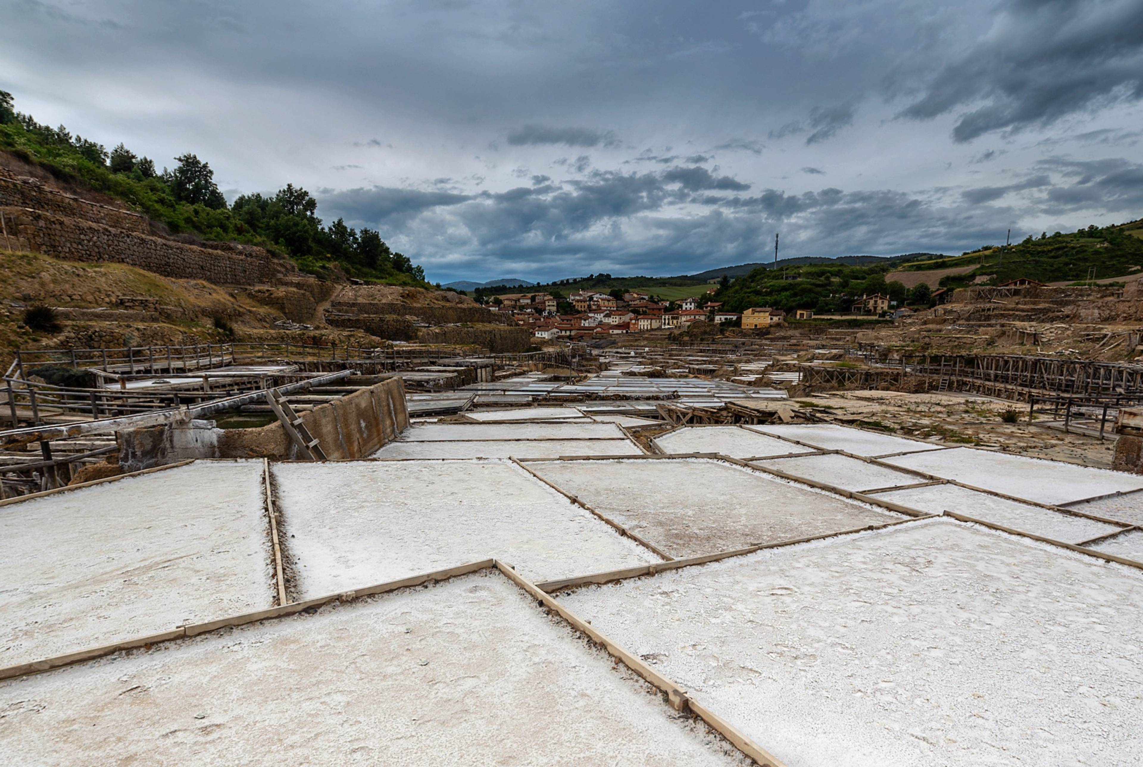 Family Trip: Caves, Salt Flats, Nature and Street Art