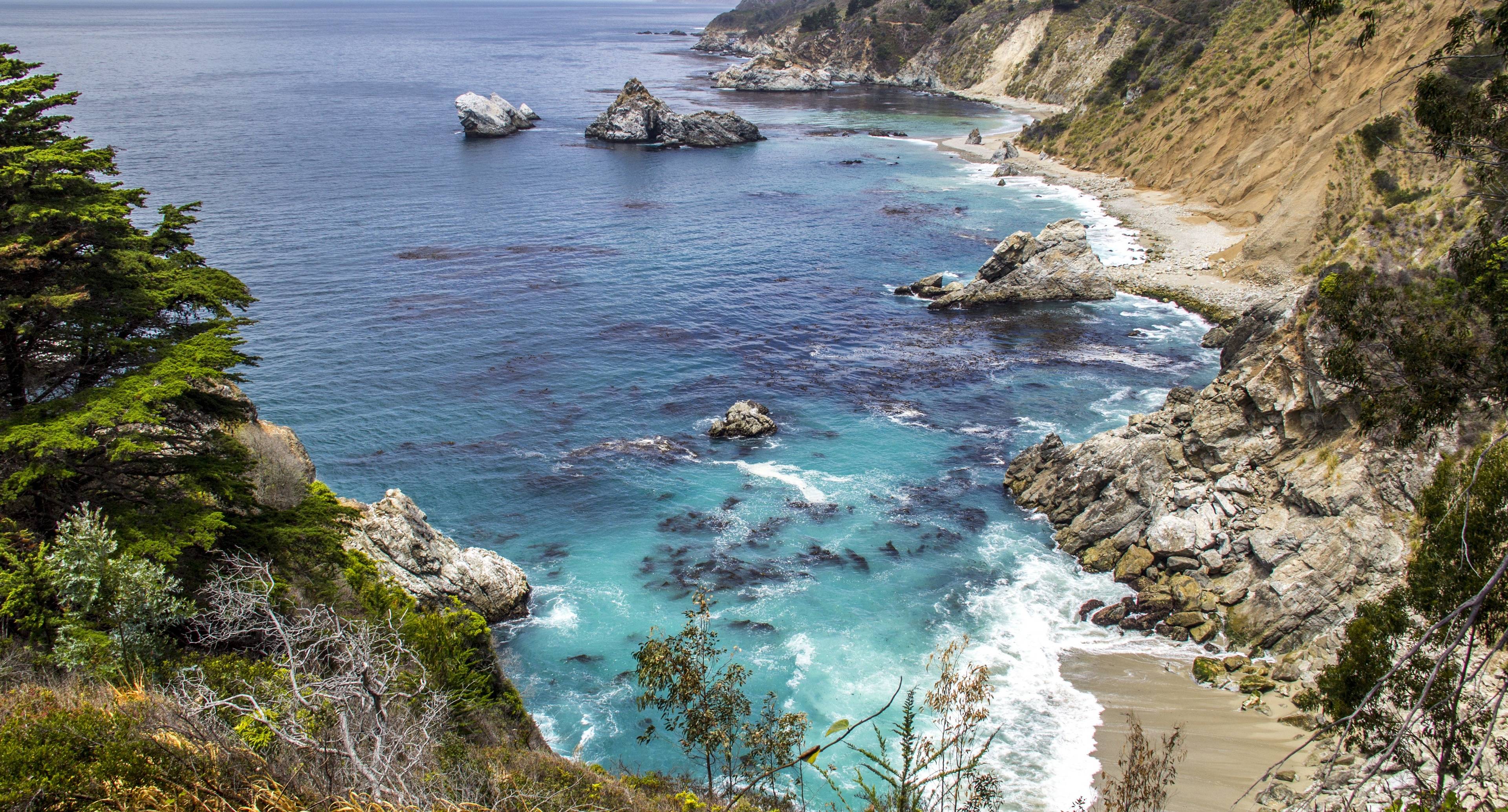 Assaporate la splendida e frastagliata costa della California