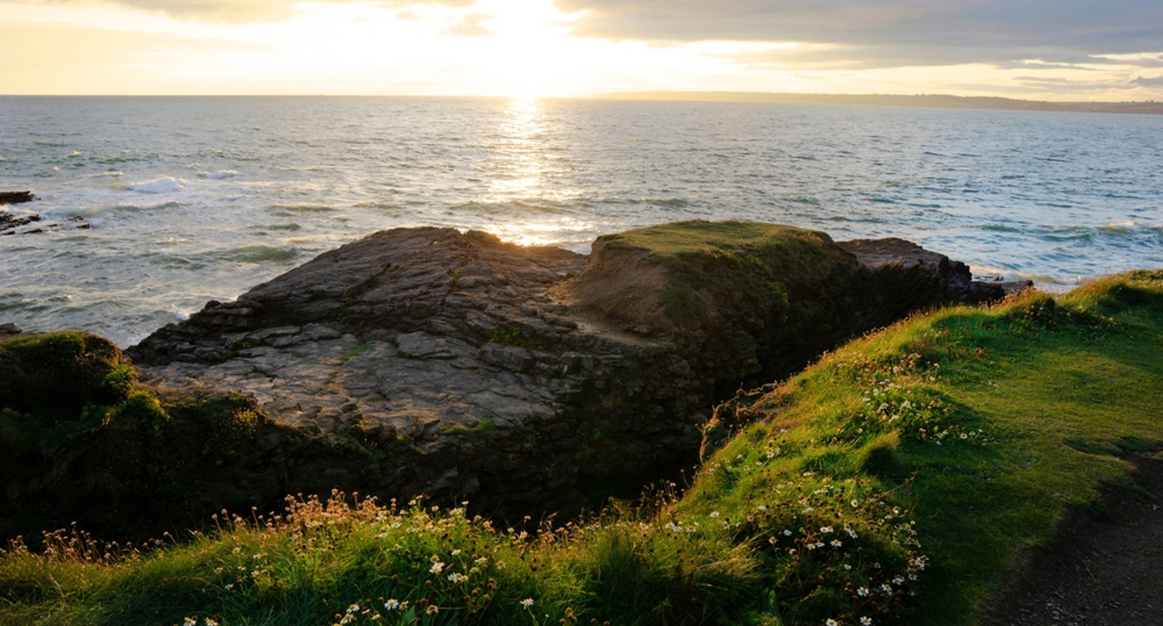 Voyage sur la côte irlandaise avec des falaises à couper le souffle