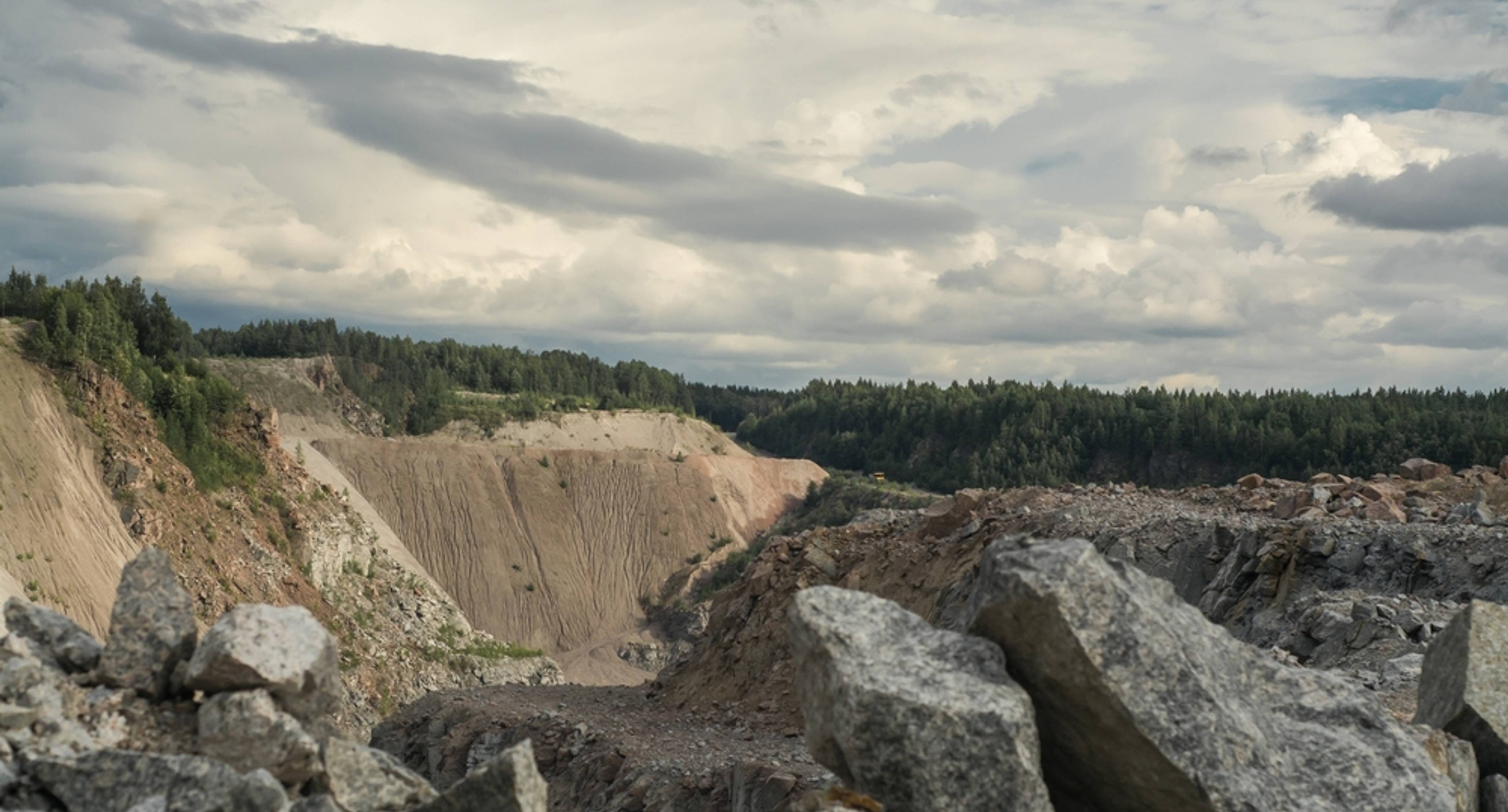 Tuutari-Park, Bornitsky-Steinbruch, geologische Meisterwerke und gemütliche Wiesen