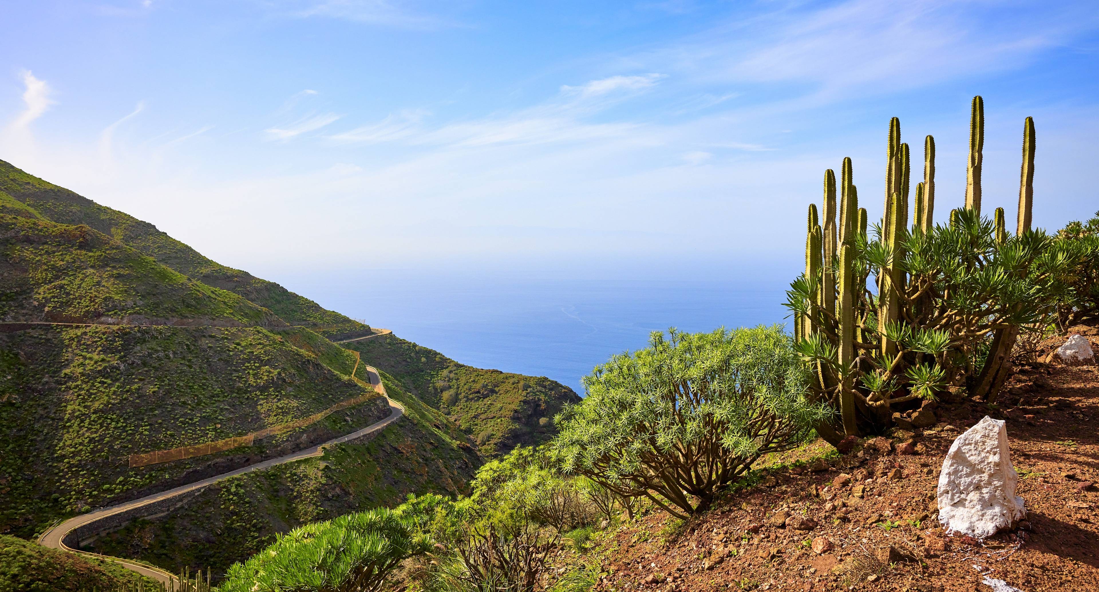 Island Discovery: Hiking to Güi Güi Beach and Submarine Adventure