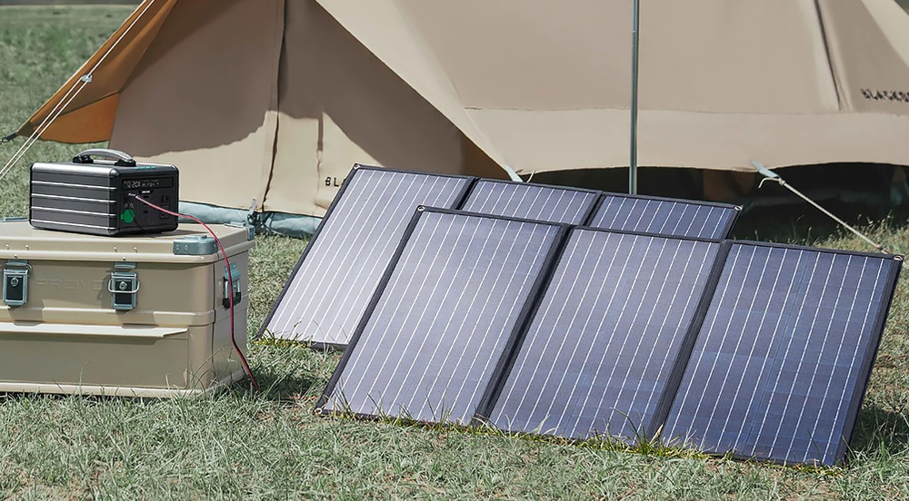 Zendure Superbase 1000w with solar panels on camping