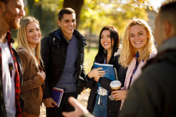 students going on a college campus tour 