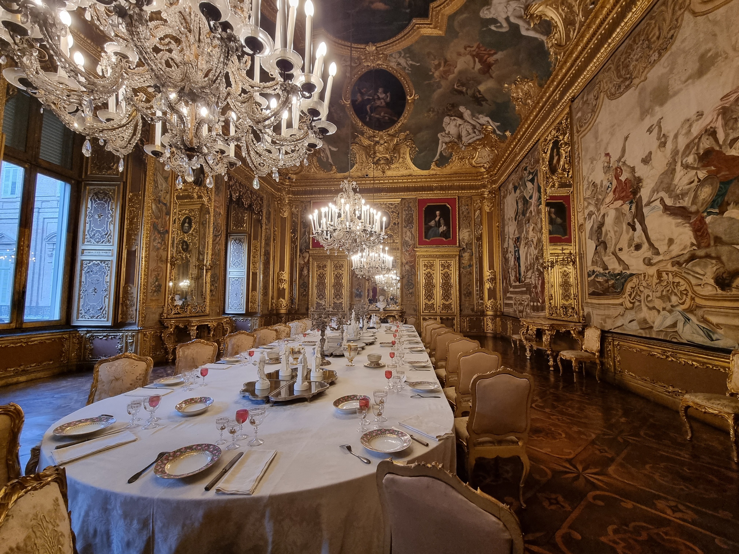 Visita Guiada al Palacio Real y City Tour en Grupo Reducido o Privado - Acomodações em Turim