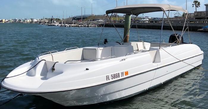 26' Rendezvous Deck Boat