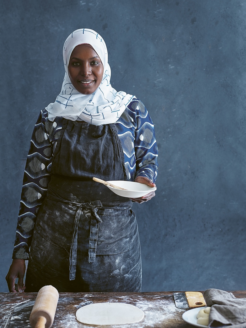 Khadija Mohamud är aktuell med sin första bok Khadijas kök, utgiven på Bonnier Fakta. Foto: Helén Pe