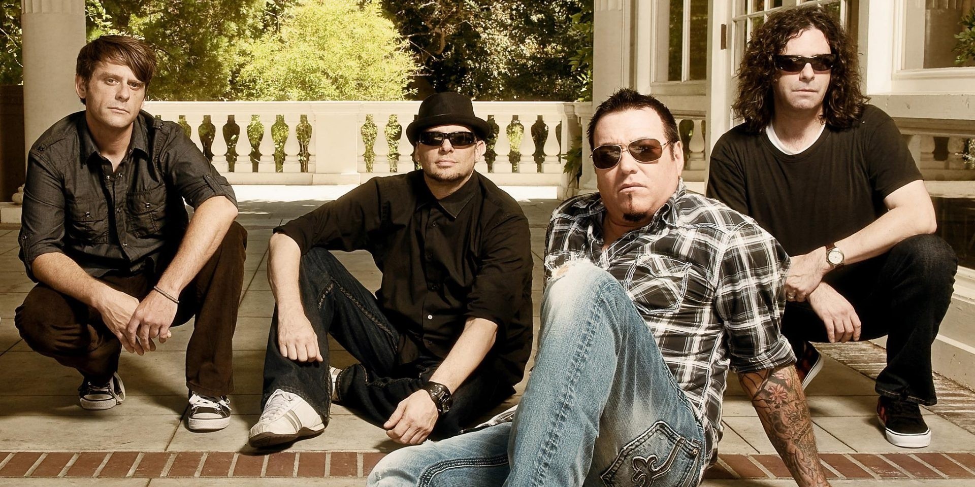 "We're all friends and we've just kept going": An interview with Smash Mouth's Paul De Lisle