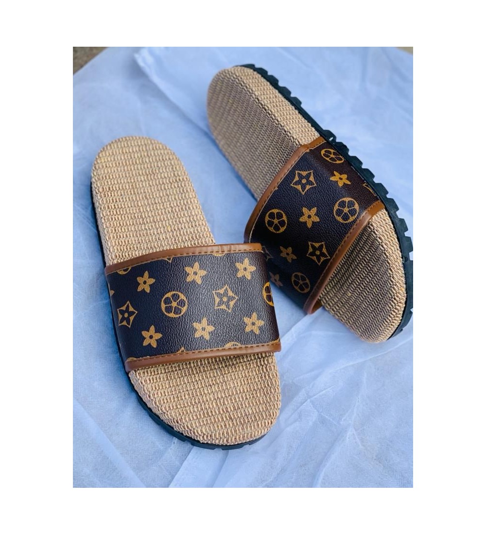 Custom Louis Vuitton beach towel house slippers👣👣 which pair is your  favorite ??? Dm to order !