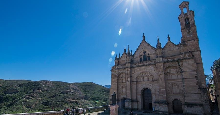 Tour Guiado a Antequera y el Torcal en Semi-Privado desde Málaga - Acomodações em Málaga