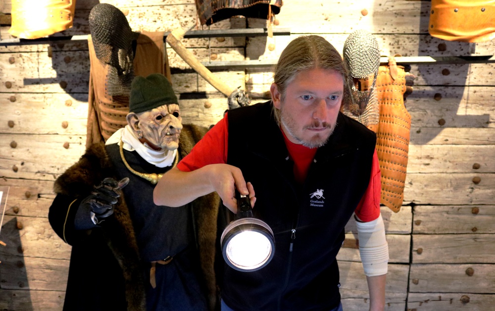 Den nervkittlande visningen "Ficklampa på museet" är äntligen tillbaka igen. Foto: Gotlands Museum
