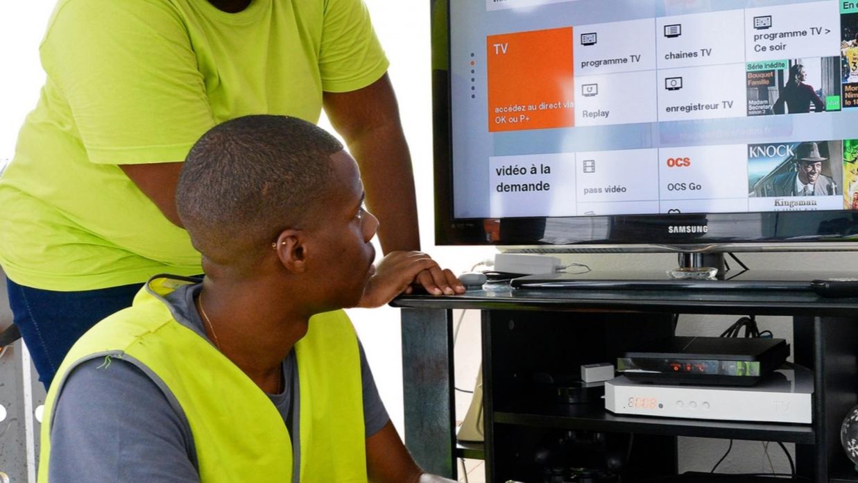 Représentation de la formation : Réaliser les travaux de branchement des clients particuliers et professionnels des réseaux de télécommunications en fibre optique