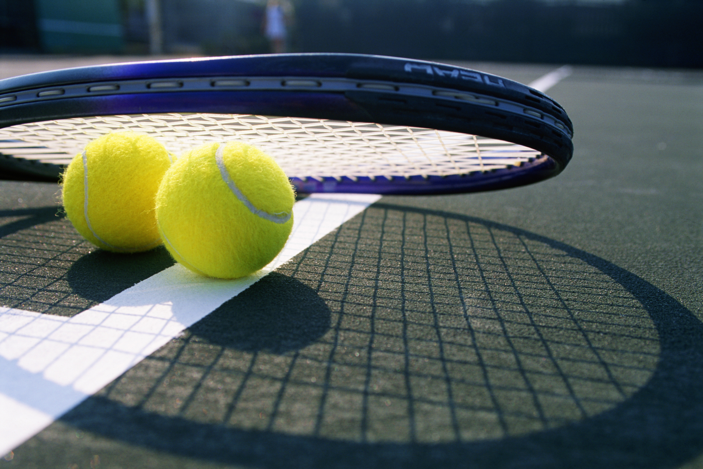 Теннисный корд. Мяч для большого тенниса j981. Мяч для большого тенниса 200701. Теннис баболат на корте.