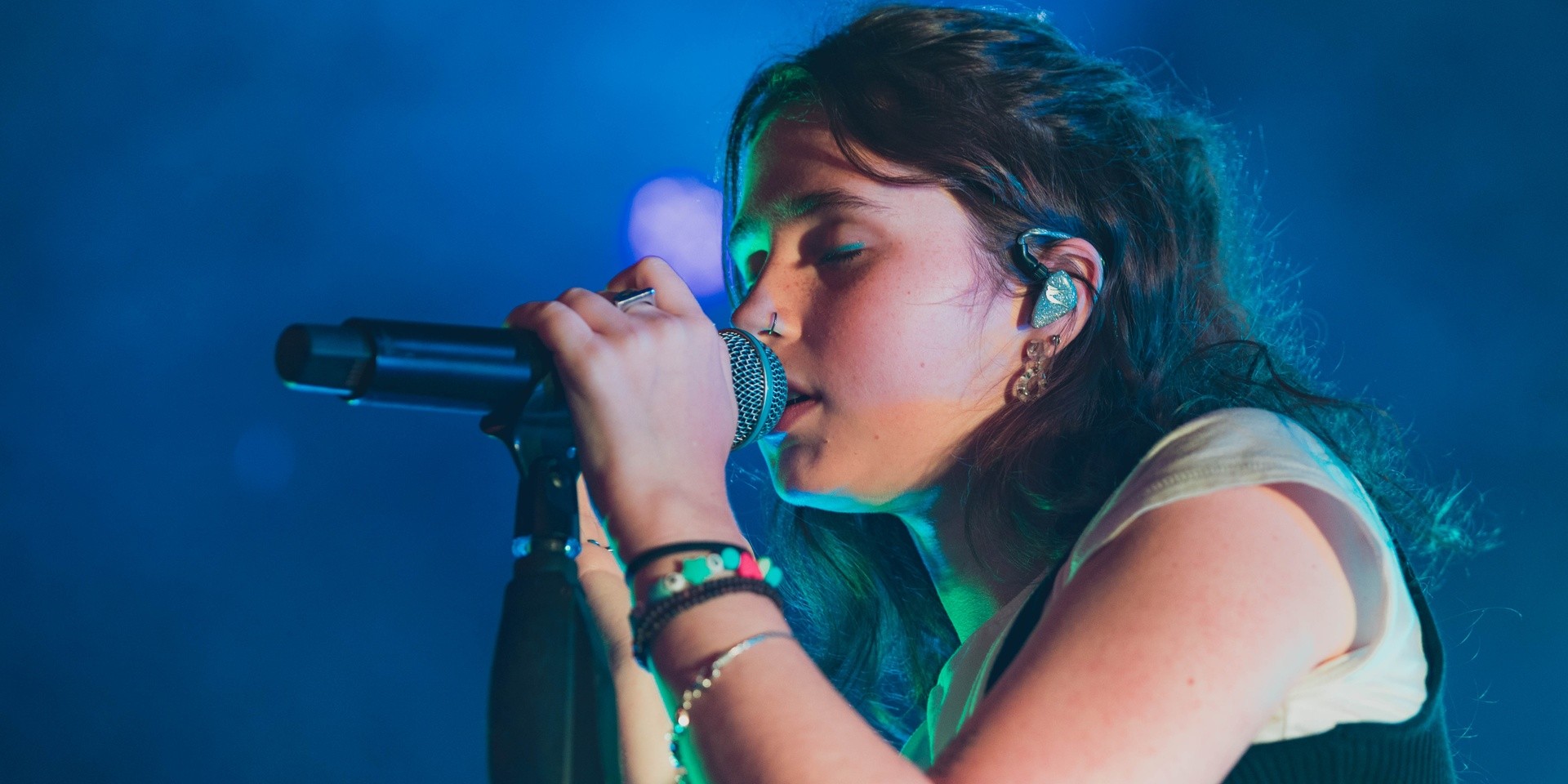 Clairo charms at debut Singapore show – photo gallery 