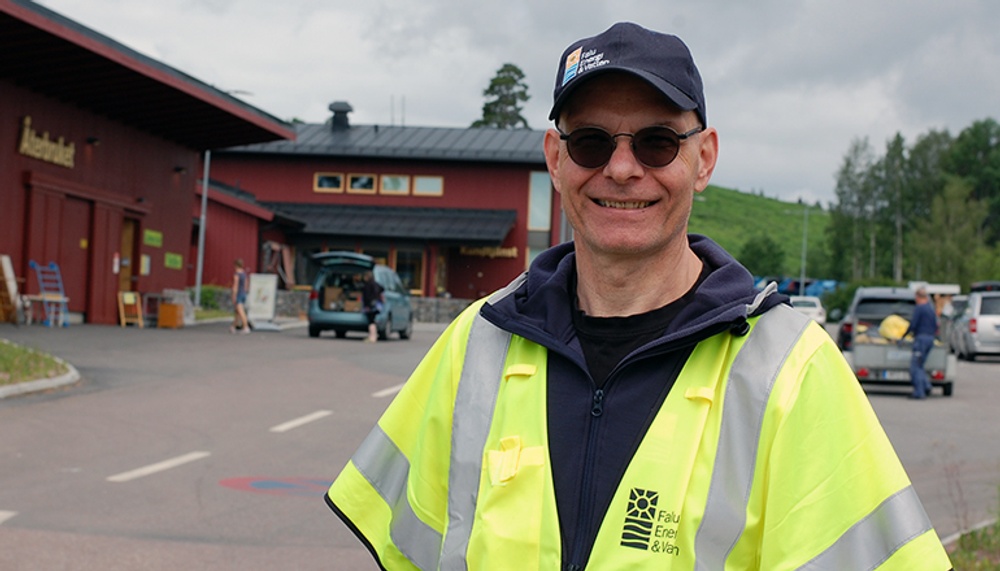 Glad Gunnar vid återvinningscentralen på Ingarvet i Falun. 