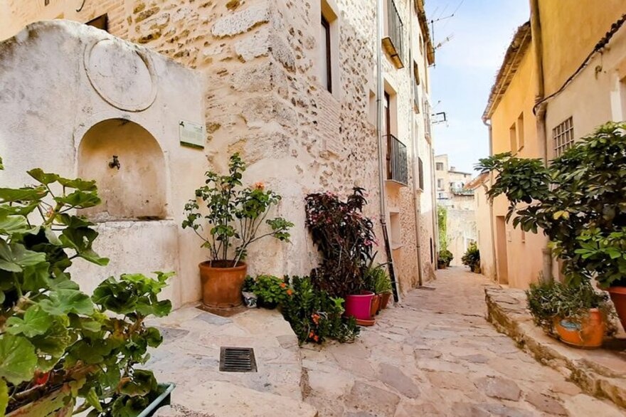Berber Footprint Tour: Bocairent with Private Transfer - Accommodations in Alicante