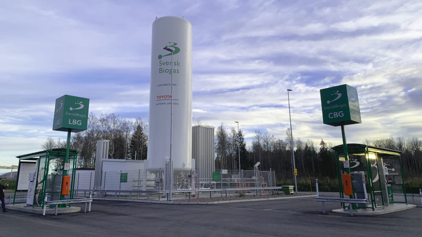 Företaget Toyota Material Handling i Mjölby har minskat sitt klimatavtryck genom flytande biogas i en ny fossilfri produktionsprocess samt i biogasdrivna interna och regionala transporter.