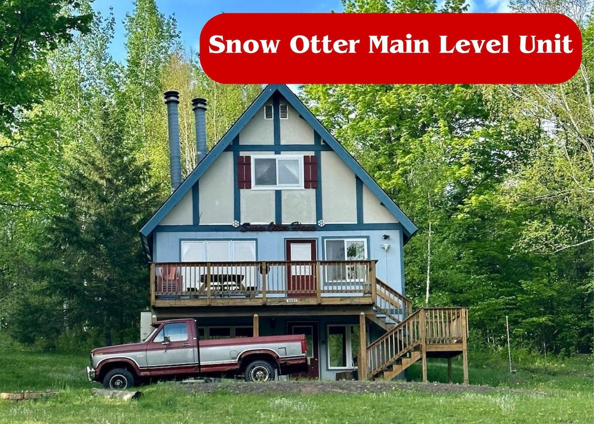 Snow Otter Haus- Cozy Main Floor Unit