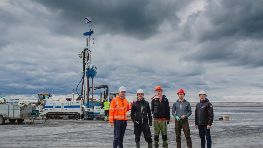 From left to right: Ragn Sells Project Manager Alar Saluste, Research Fellow in Geology Martin Liira, Junior Research Fellow of Geology Kristjan Leben, Researcher Riho Mõtlep and Drilling Department Manager at Steiger Meelis Peetris. 