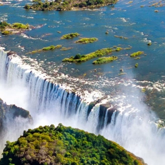 Victoria Falls and Safari Tour with a South African Coastline Cruise